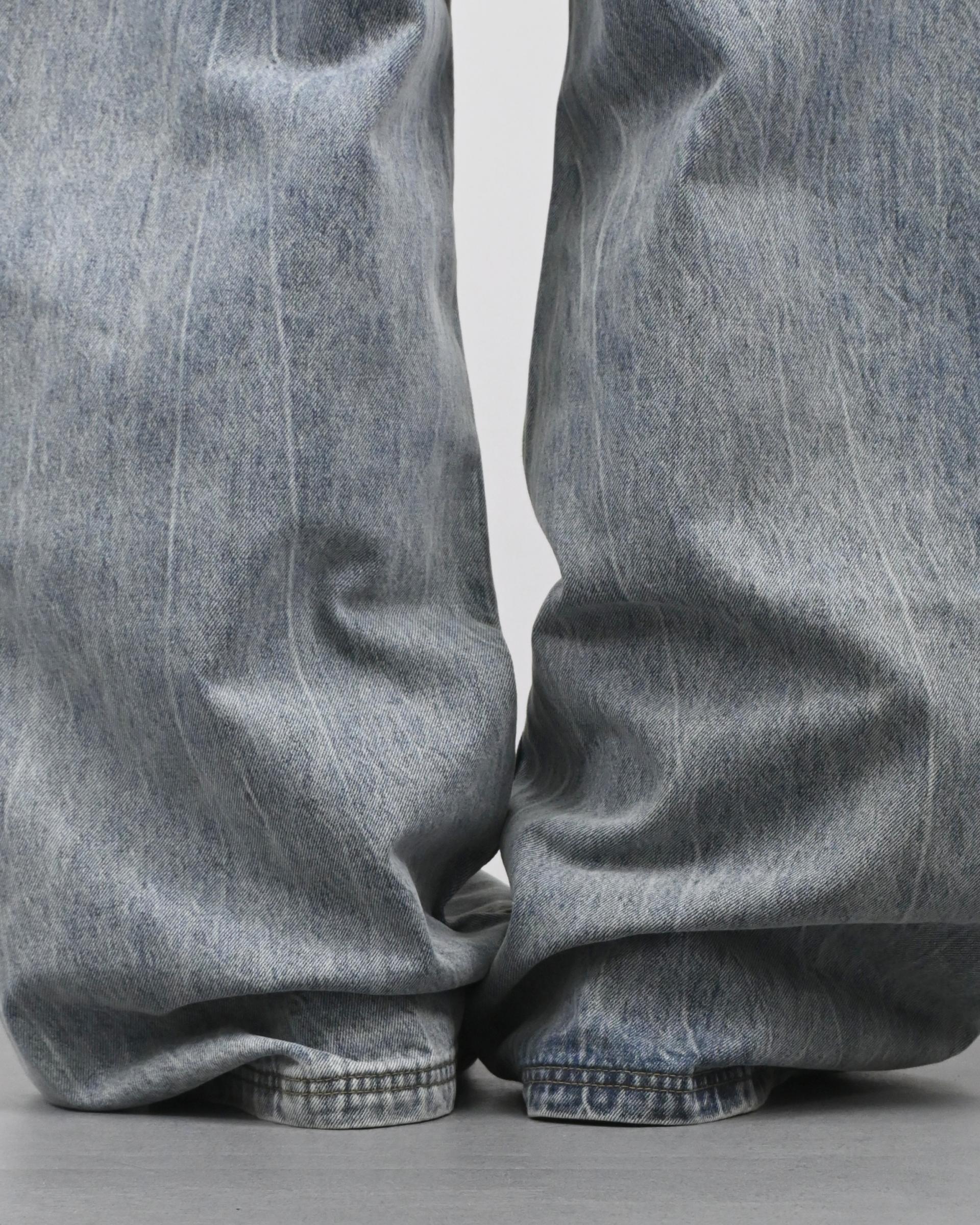 light blue over wide line denim pants