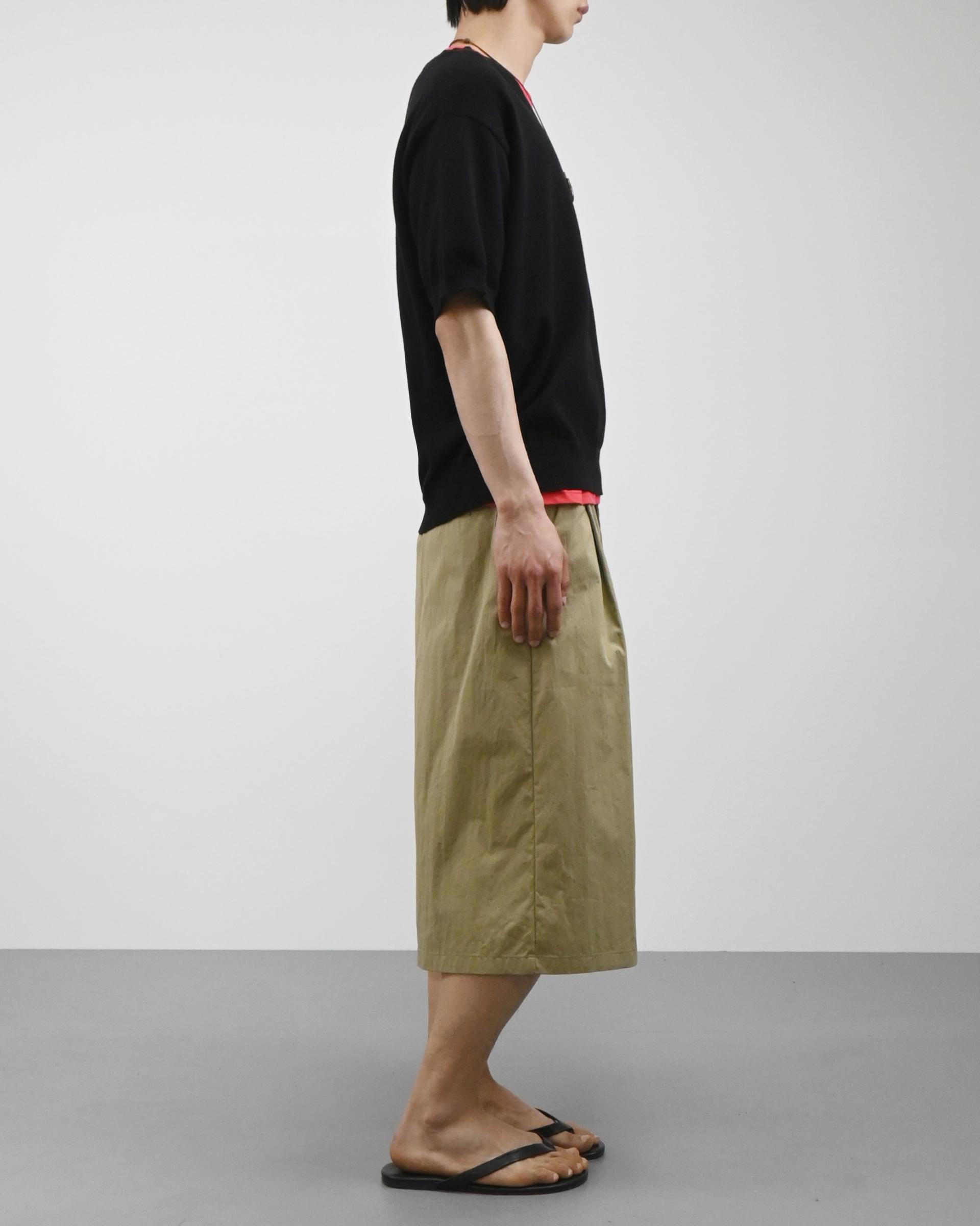 one tuck bermuda slacks