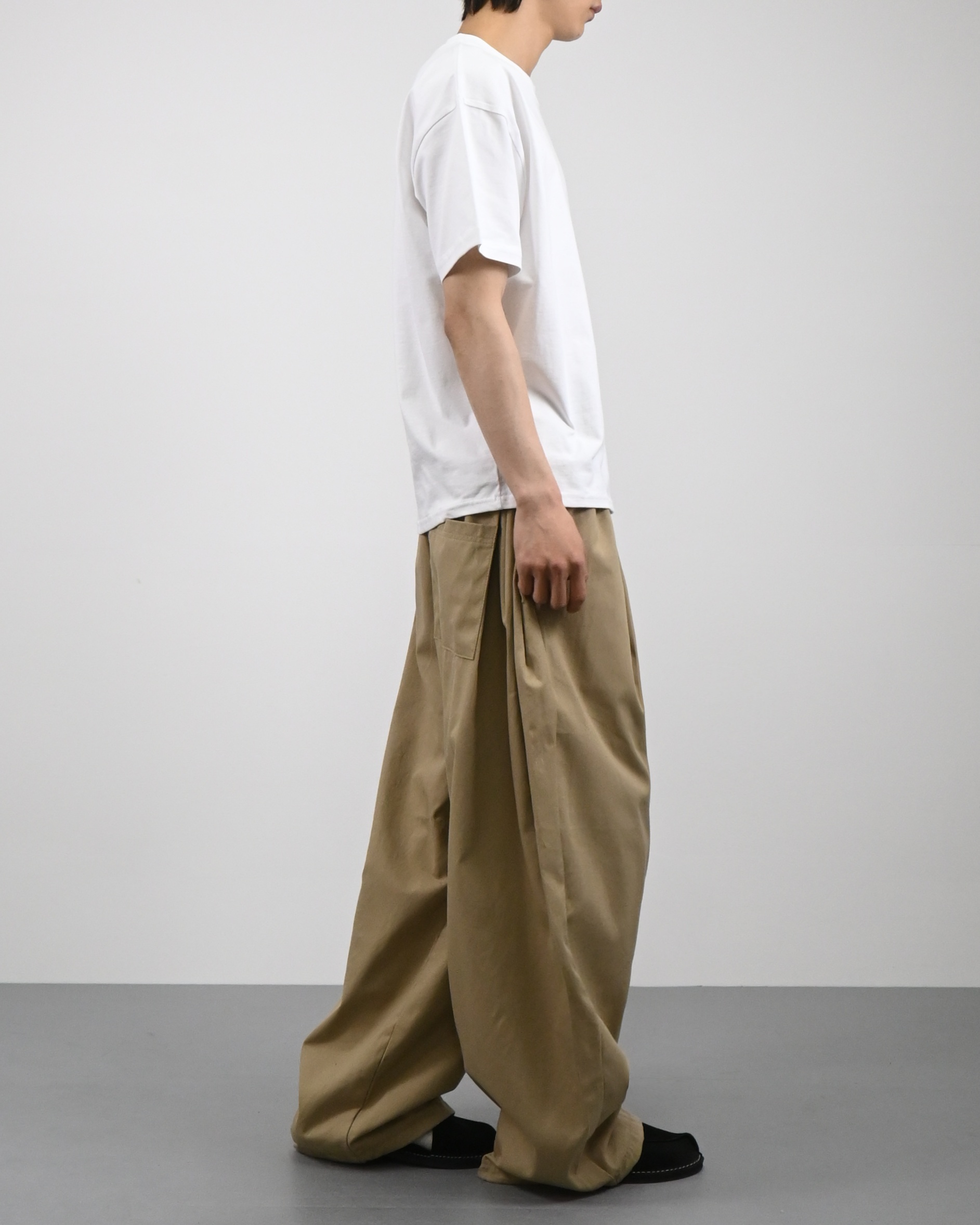 sturdy crop half-t-shirt