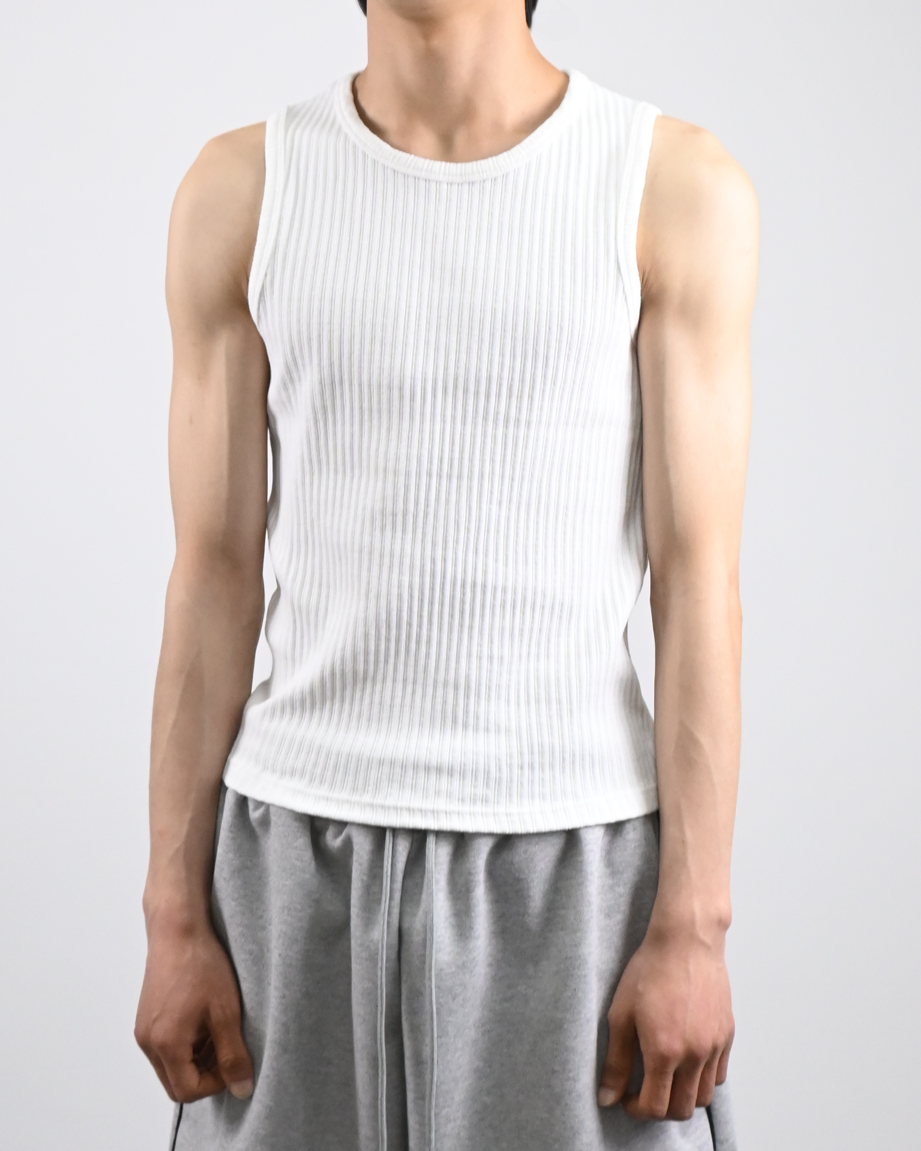 back incision ribbed vest
