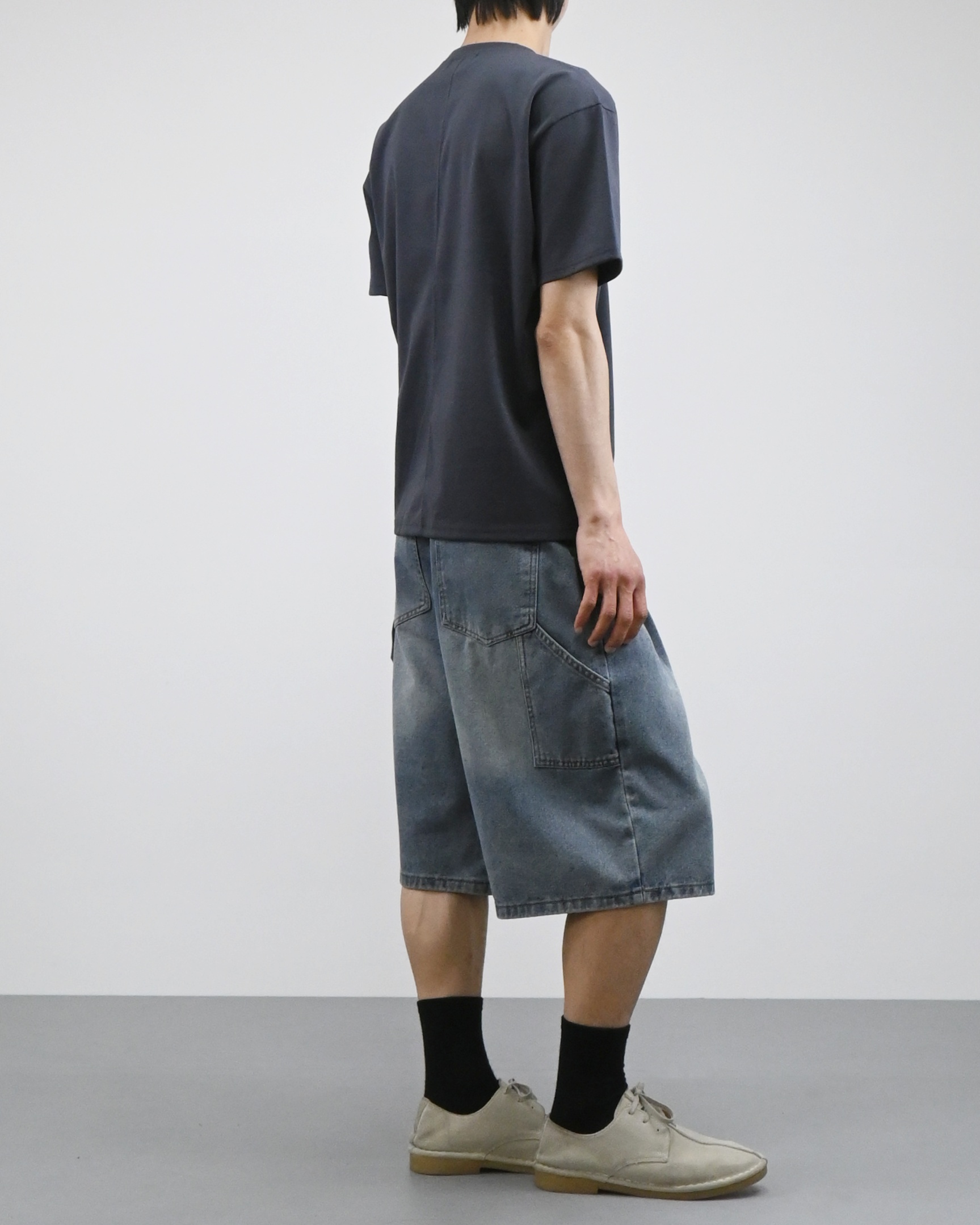 one tuck carpenter bermuda denim pants