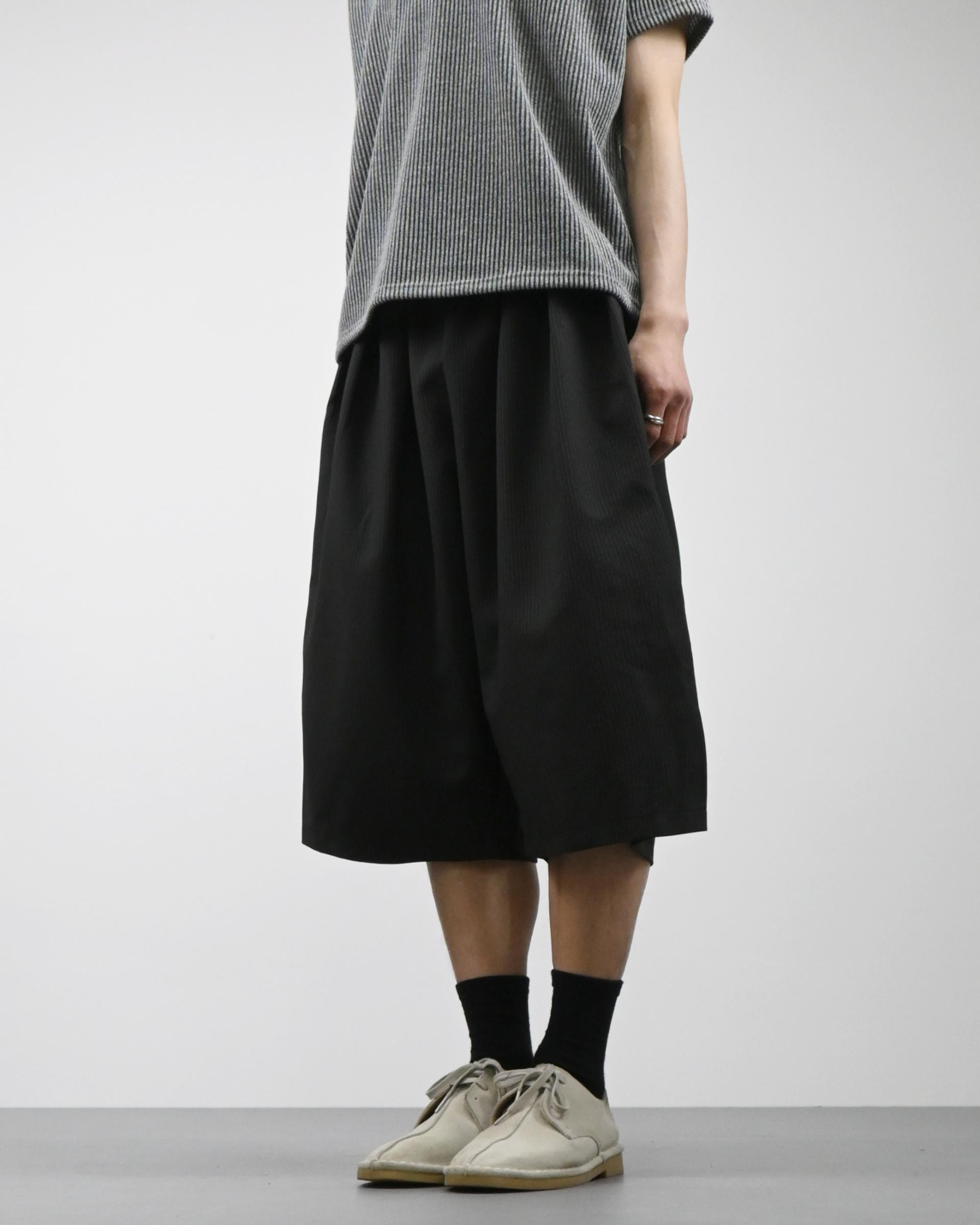 three tuck stripe bermuda slacks