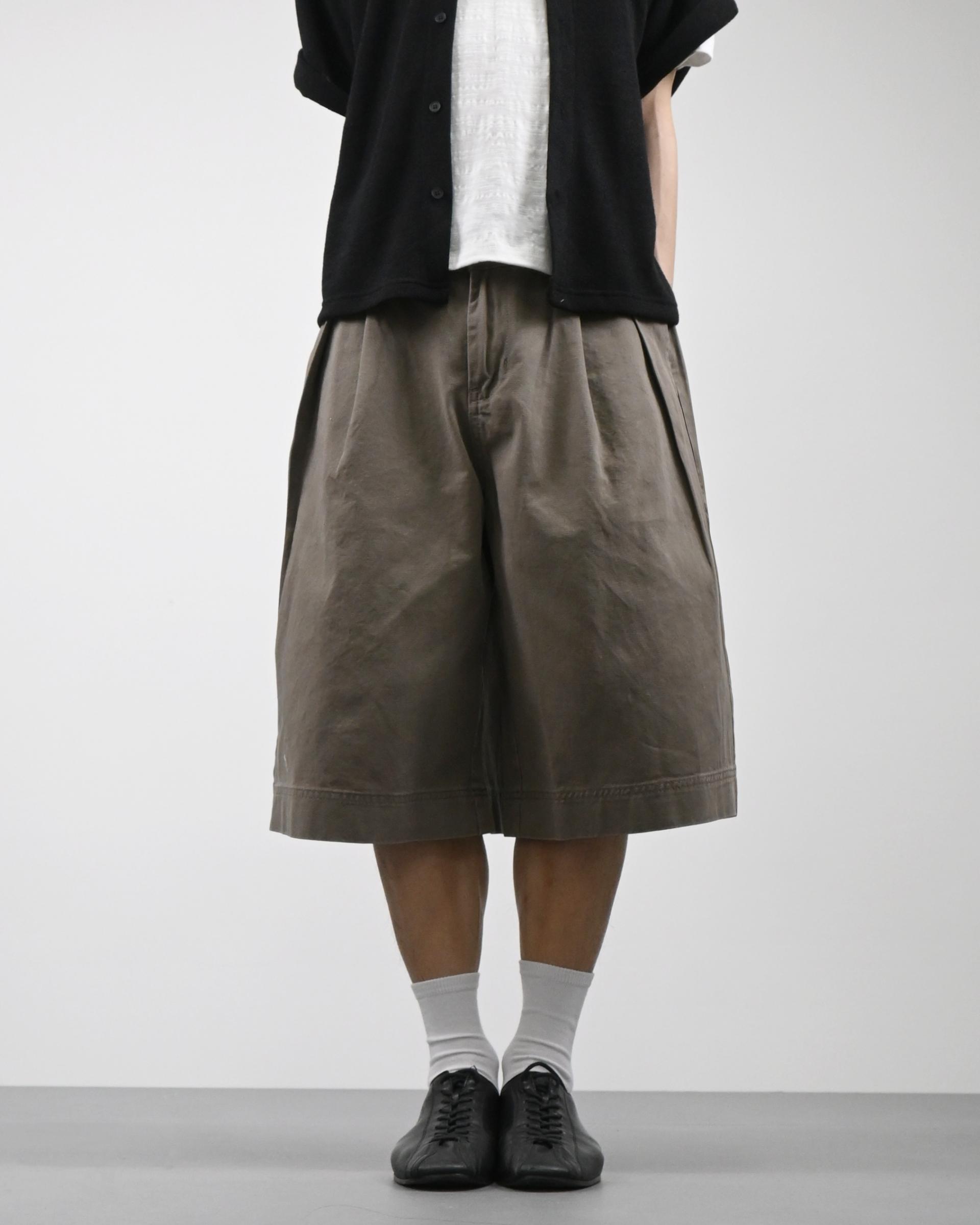 pigment two tuck bermuda cotton pants