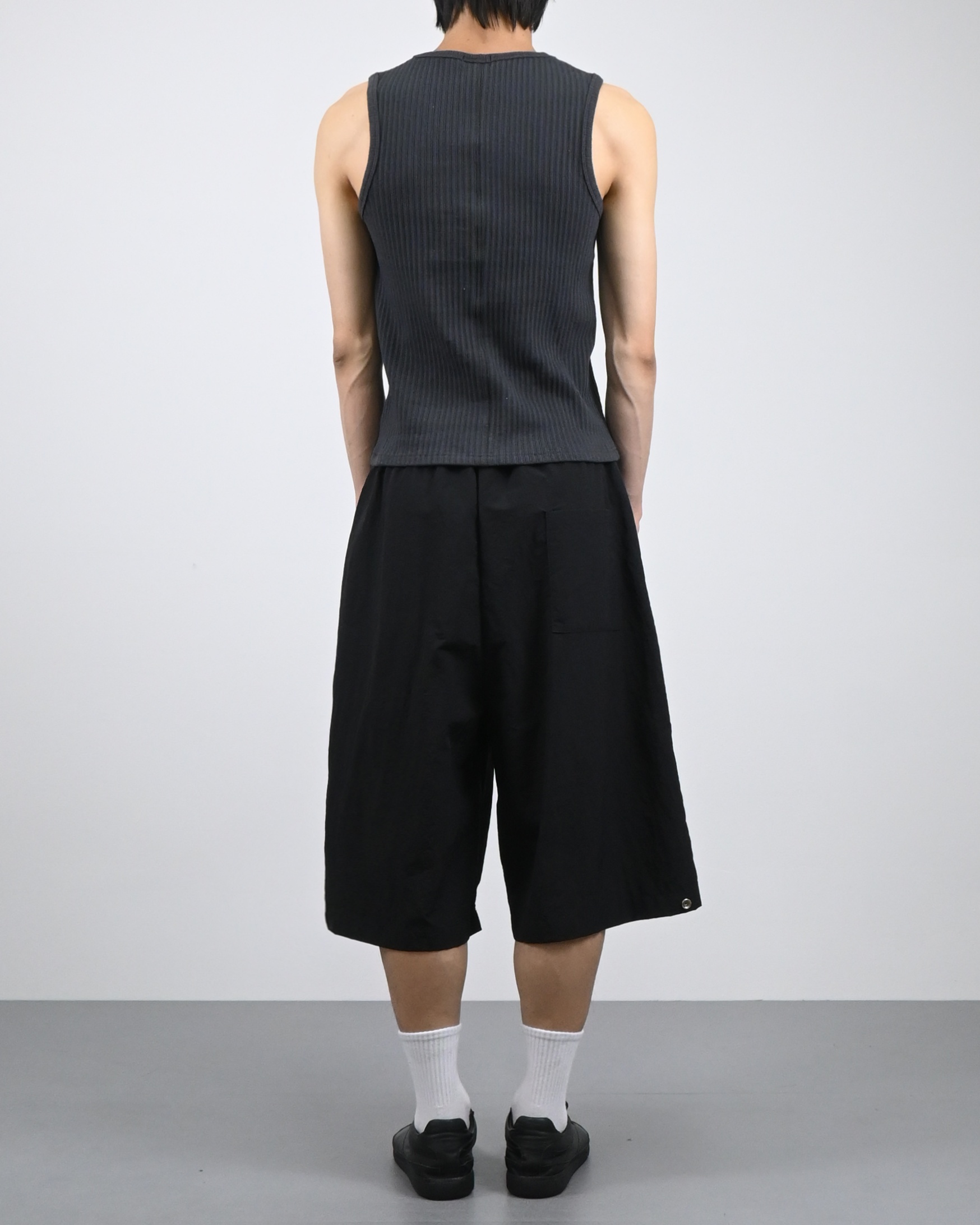 back incision ribbed vest