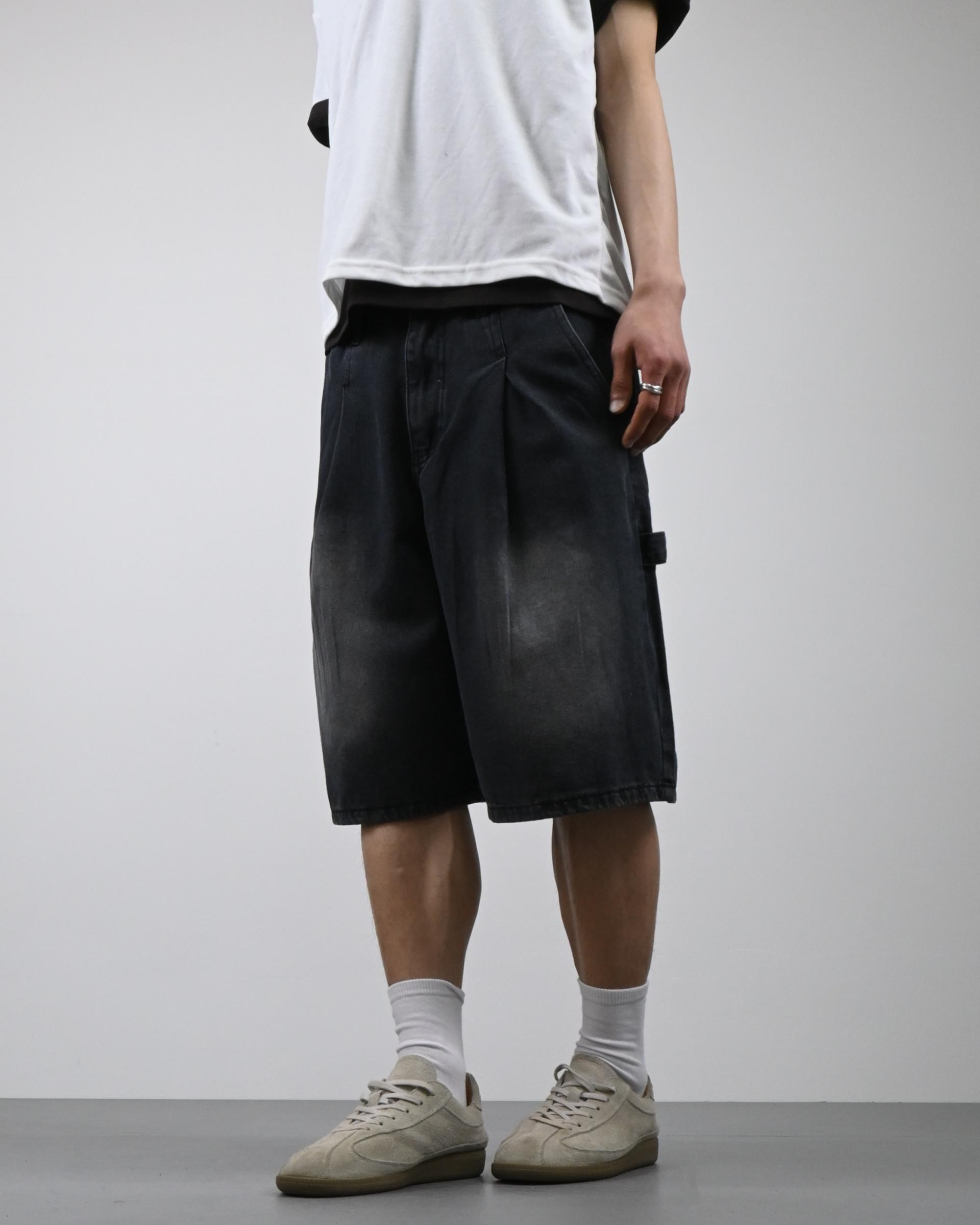 one tuck carpenter bermuda denim pants