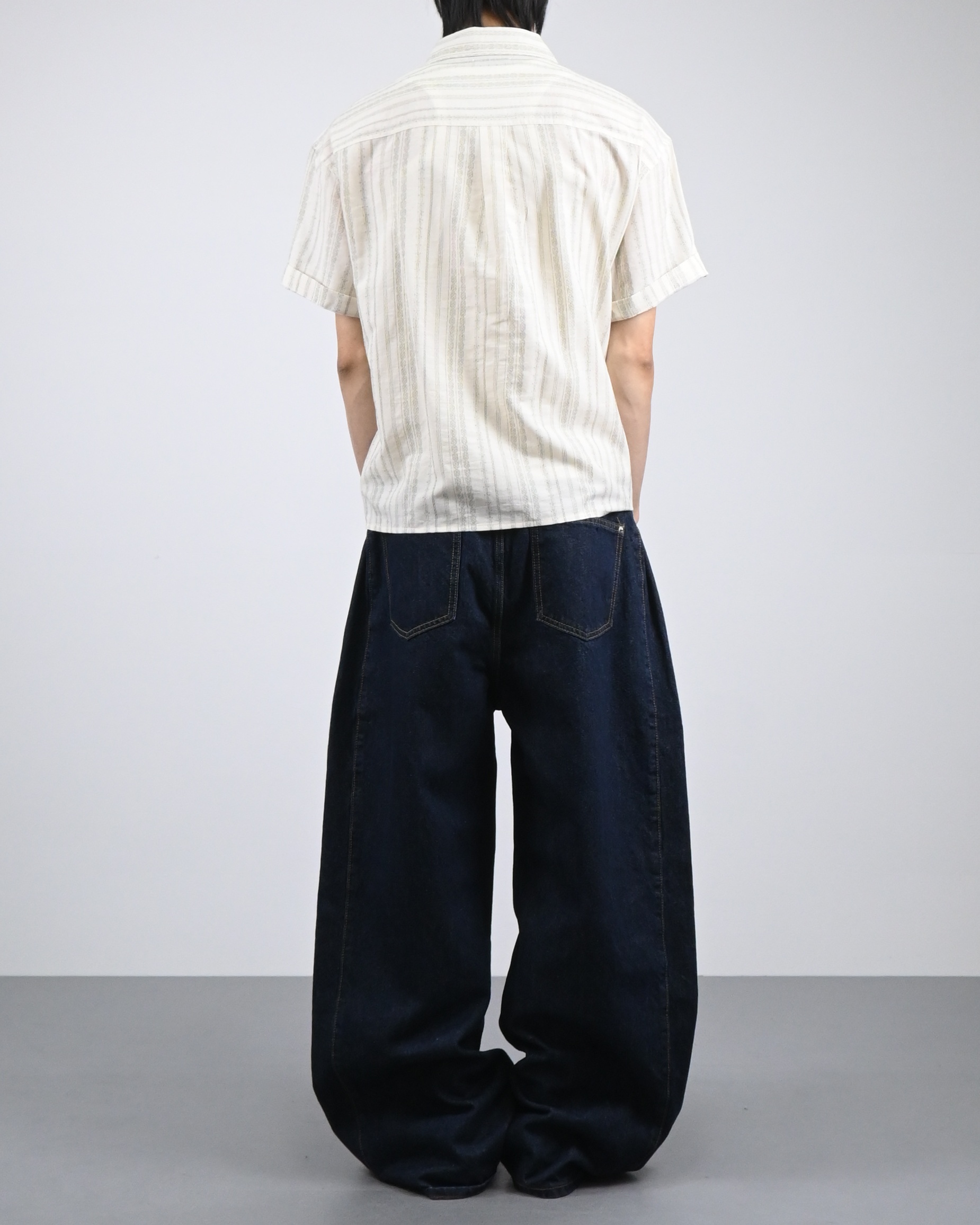 side slit curved denim pants