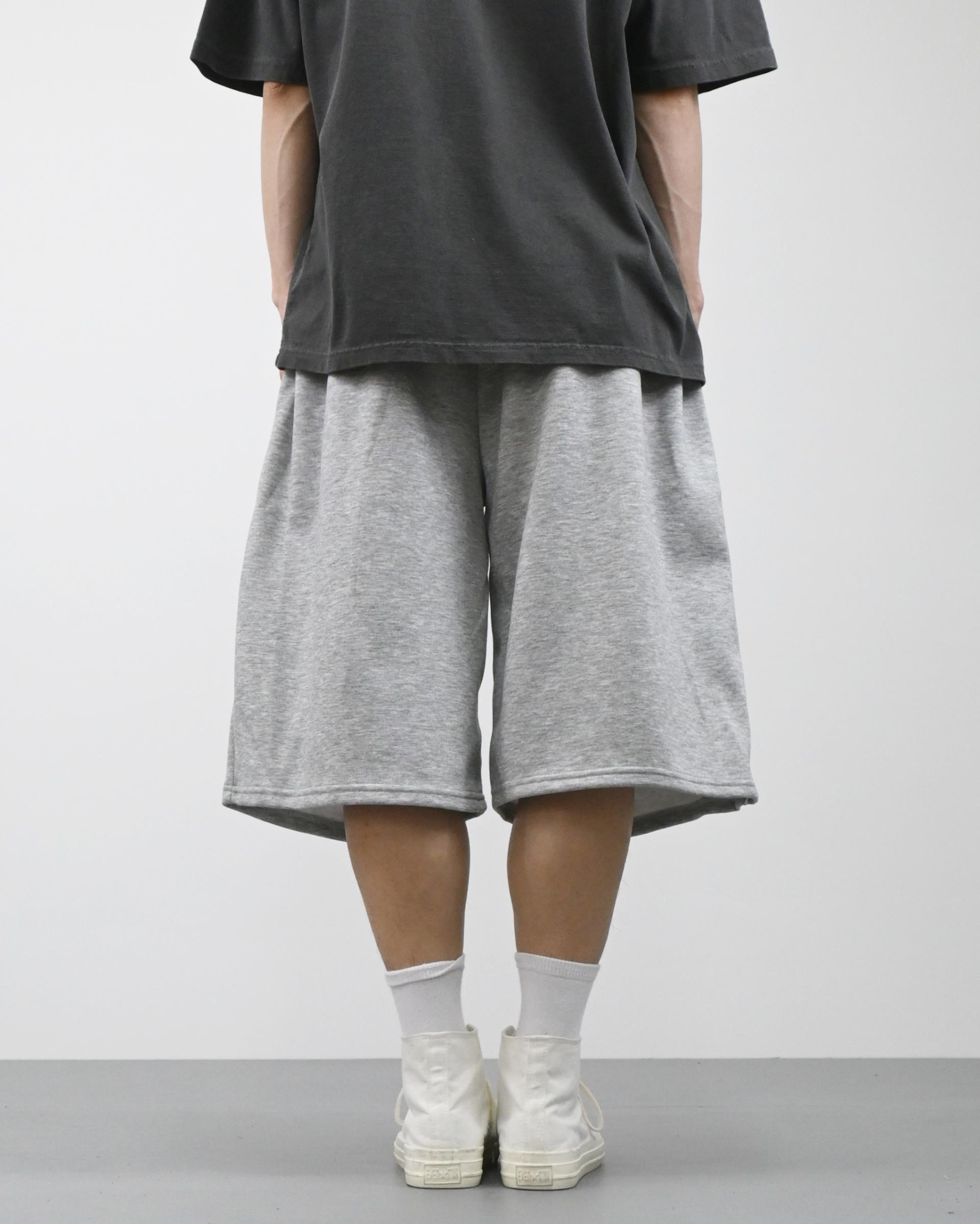 two tuck bermuda sweatpants