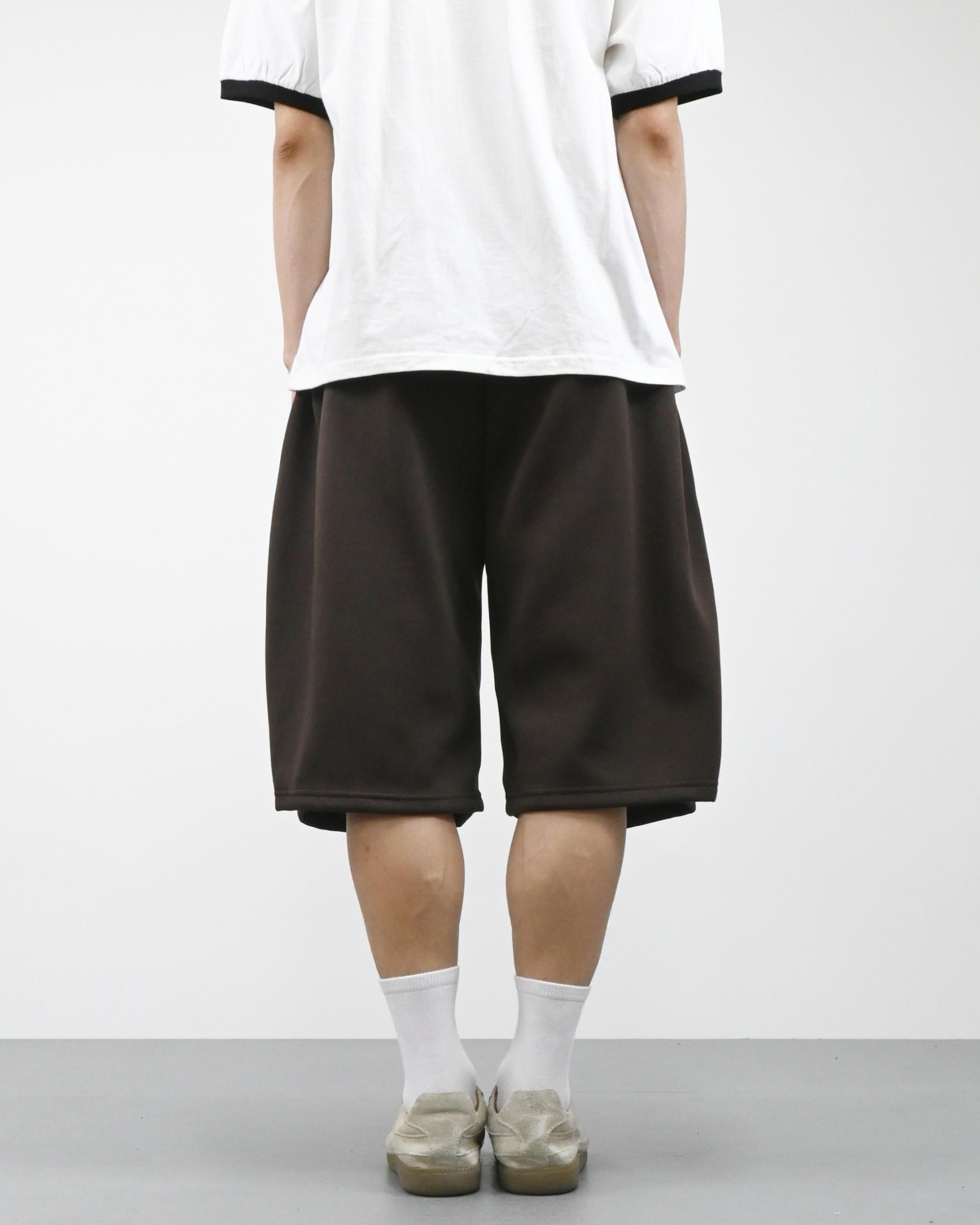 two tuck bermuda sweatpants