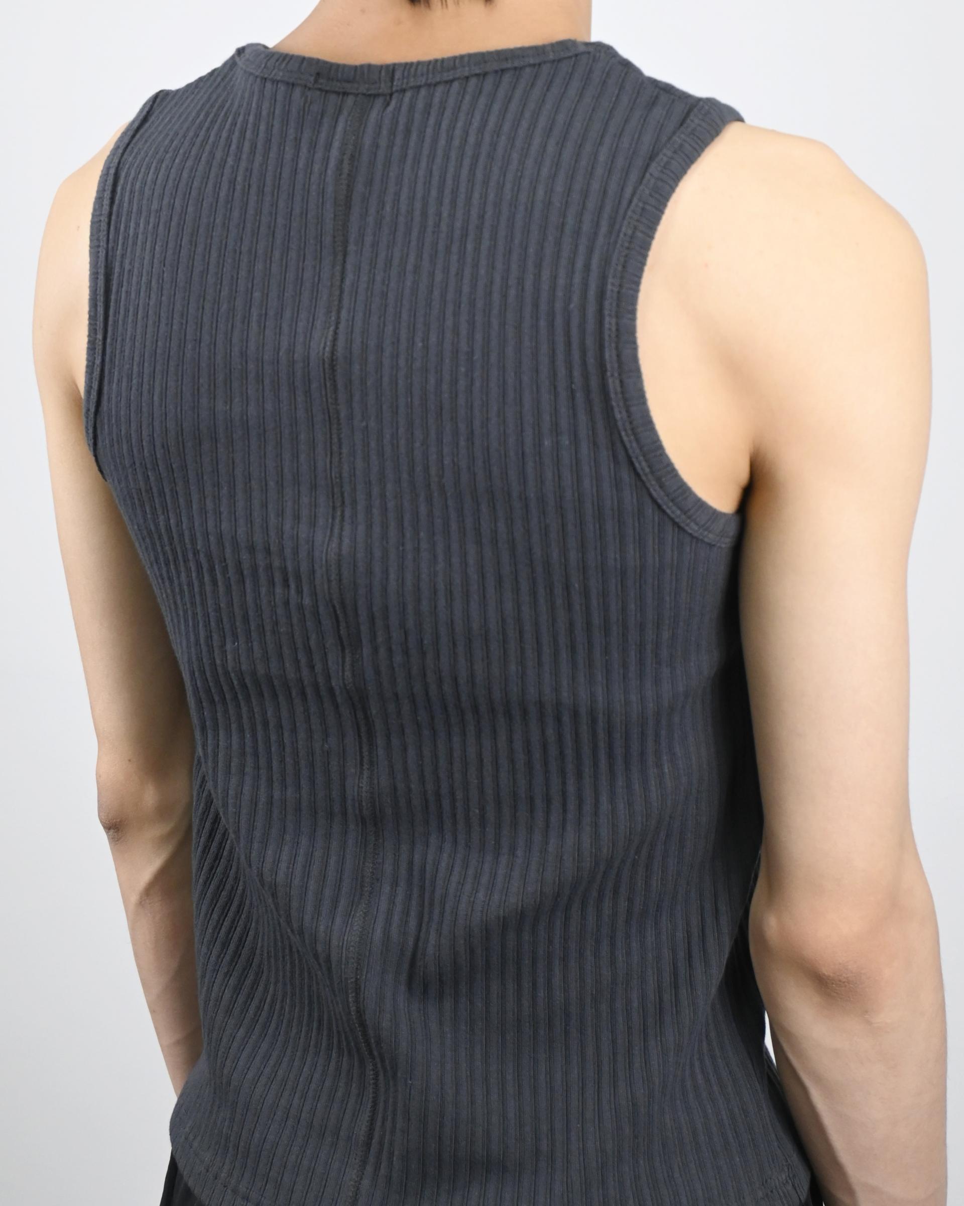 back incision ribbed vest