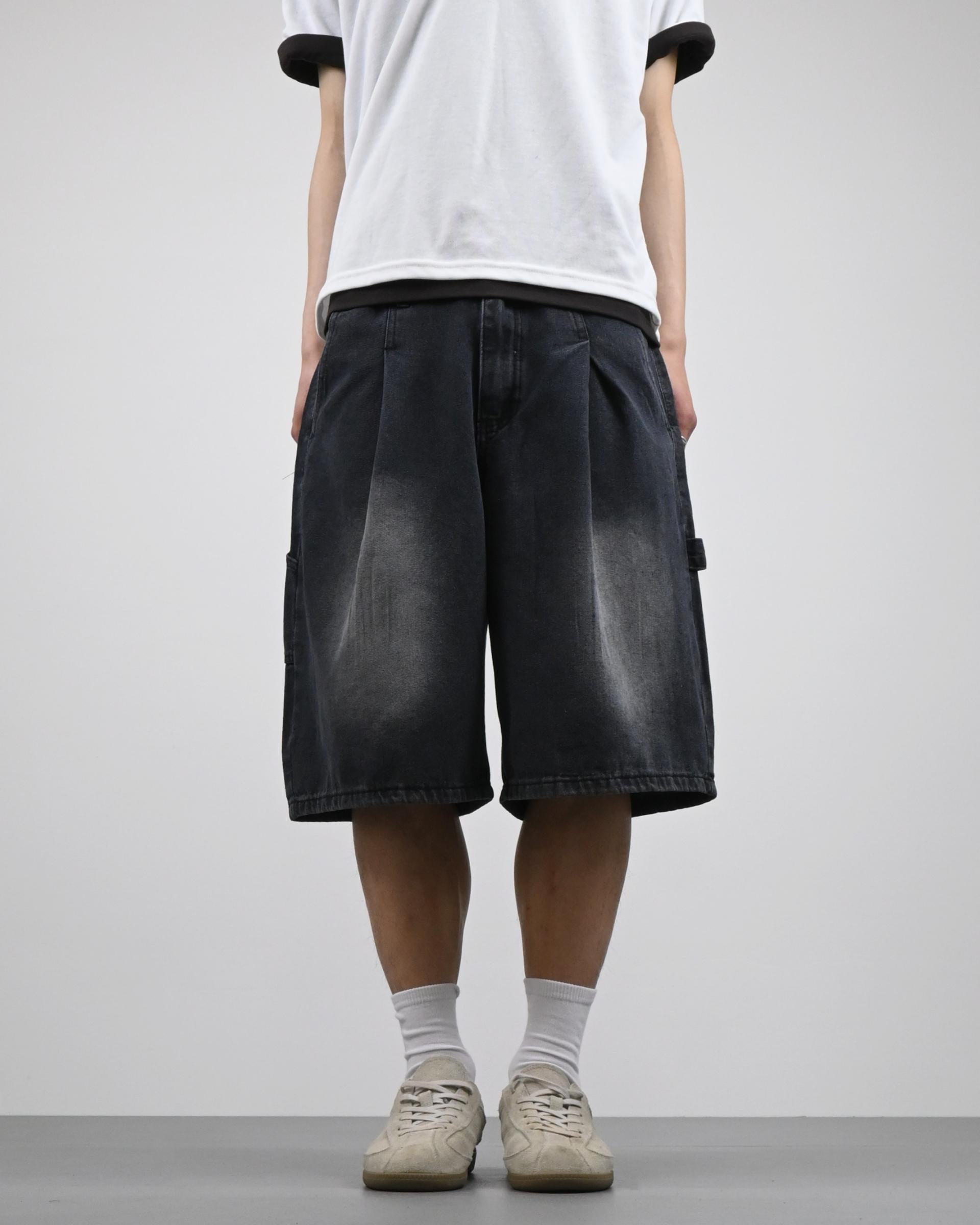 one tuck carpenter bermuda denim pants