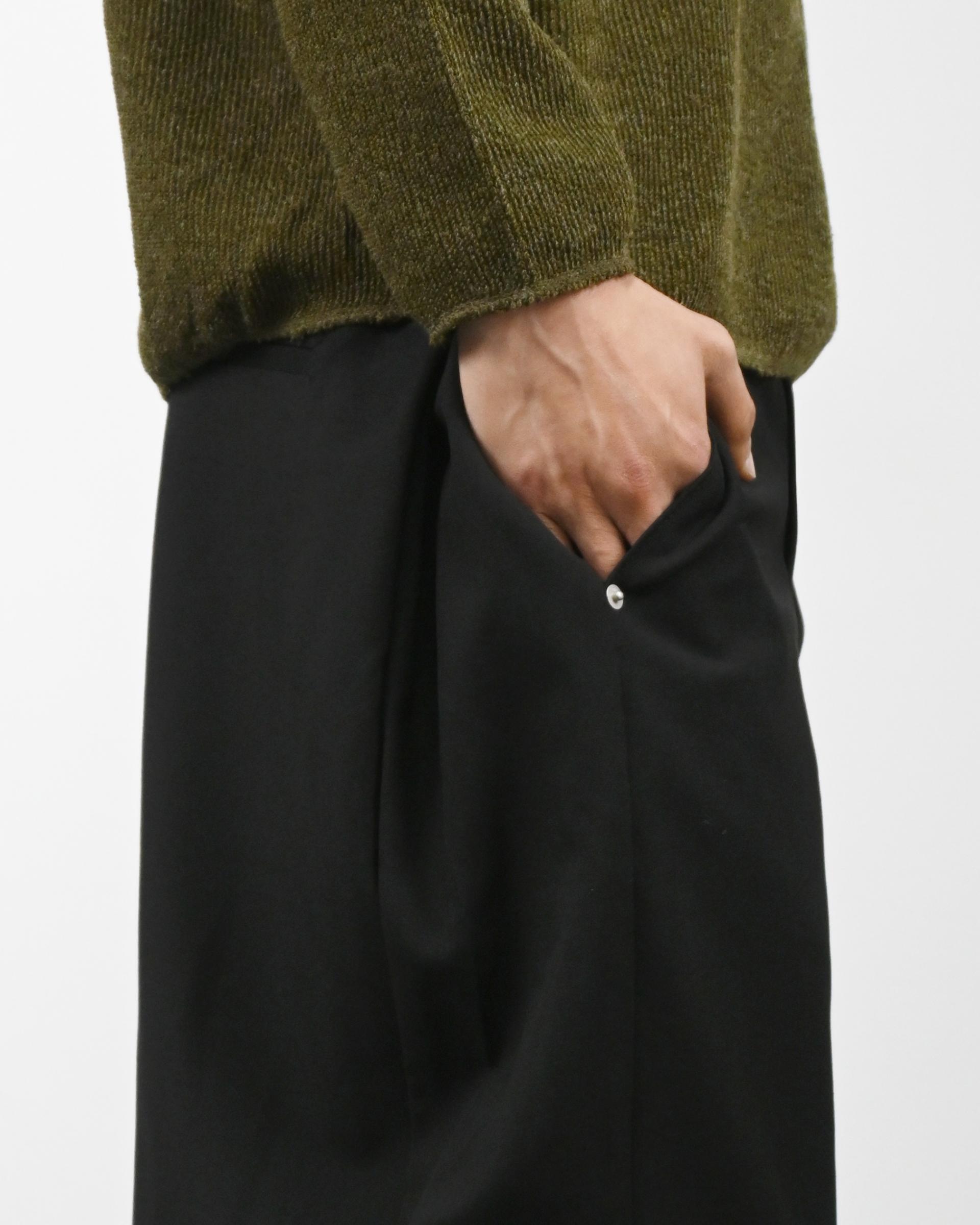 rivet side tuck slacks