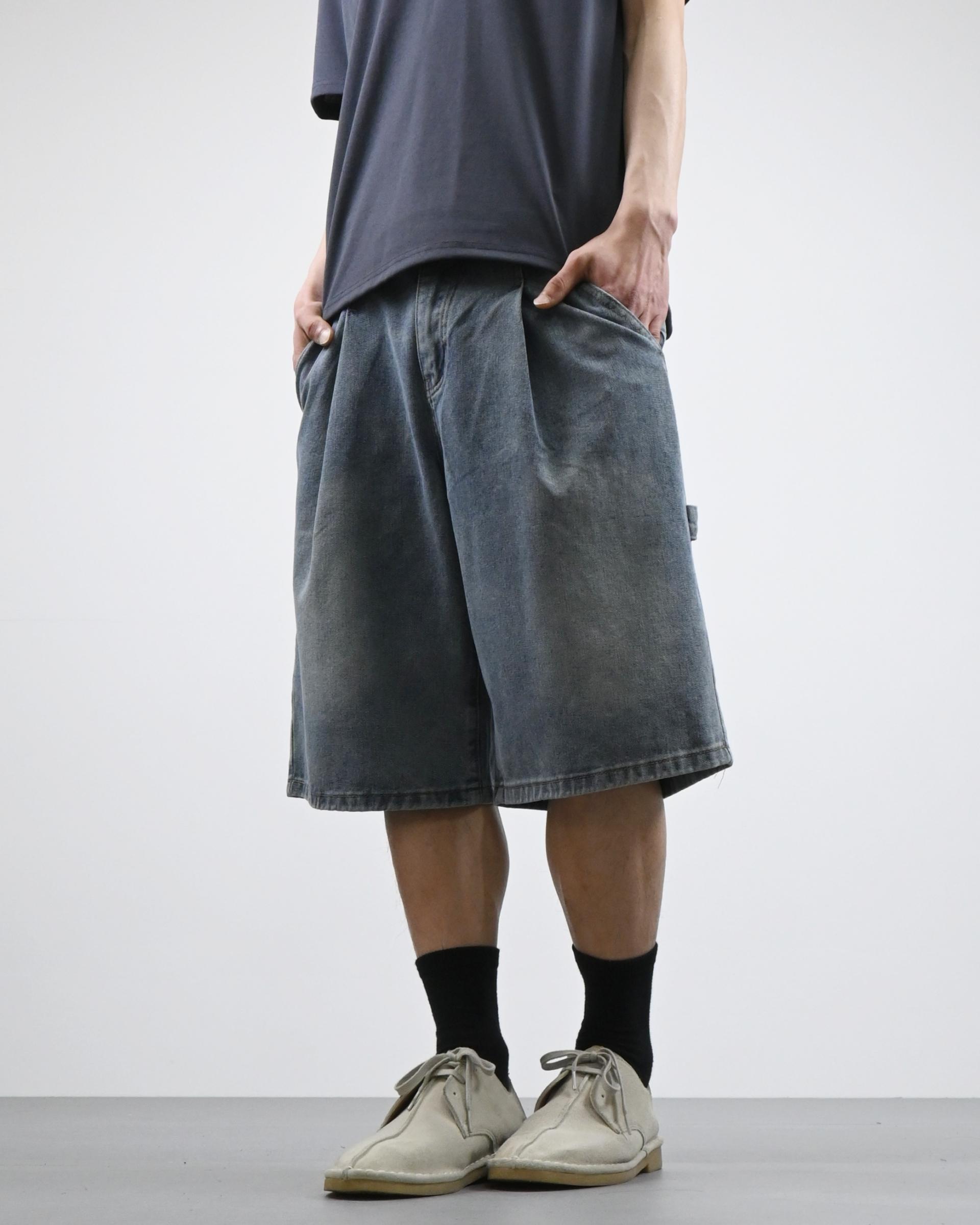 one tuck carpenter bermuda denim pants
