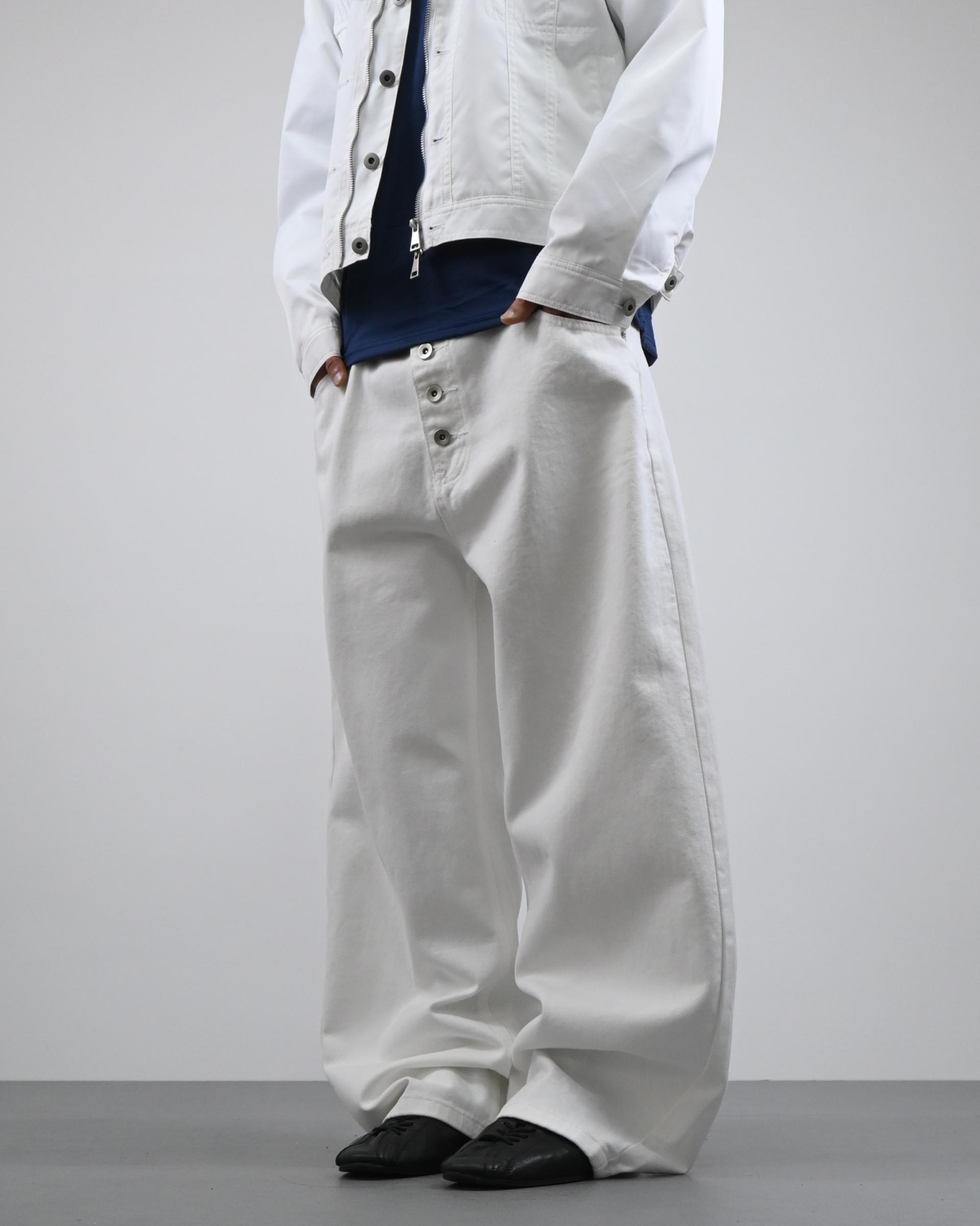 button curved cotton trousers