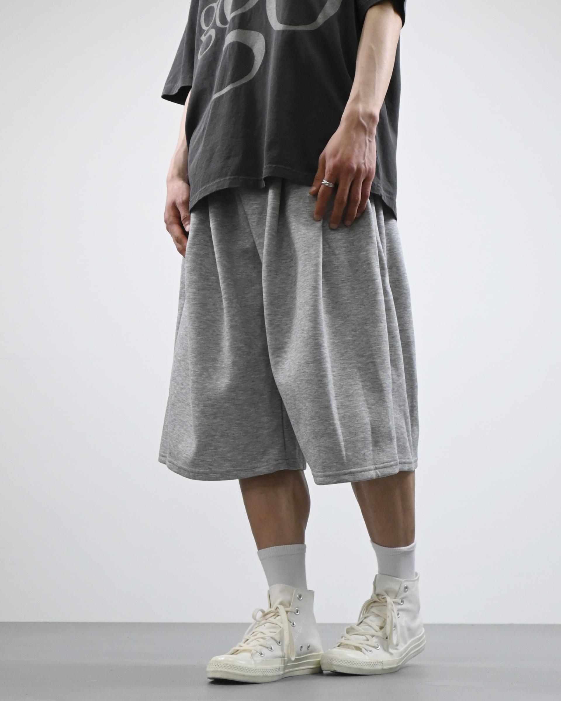two tuck bermuda sweatpants