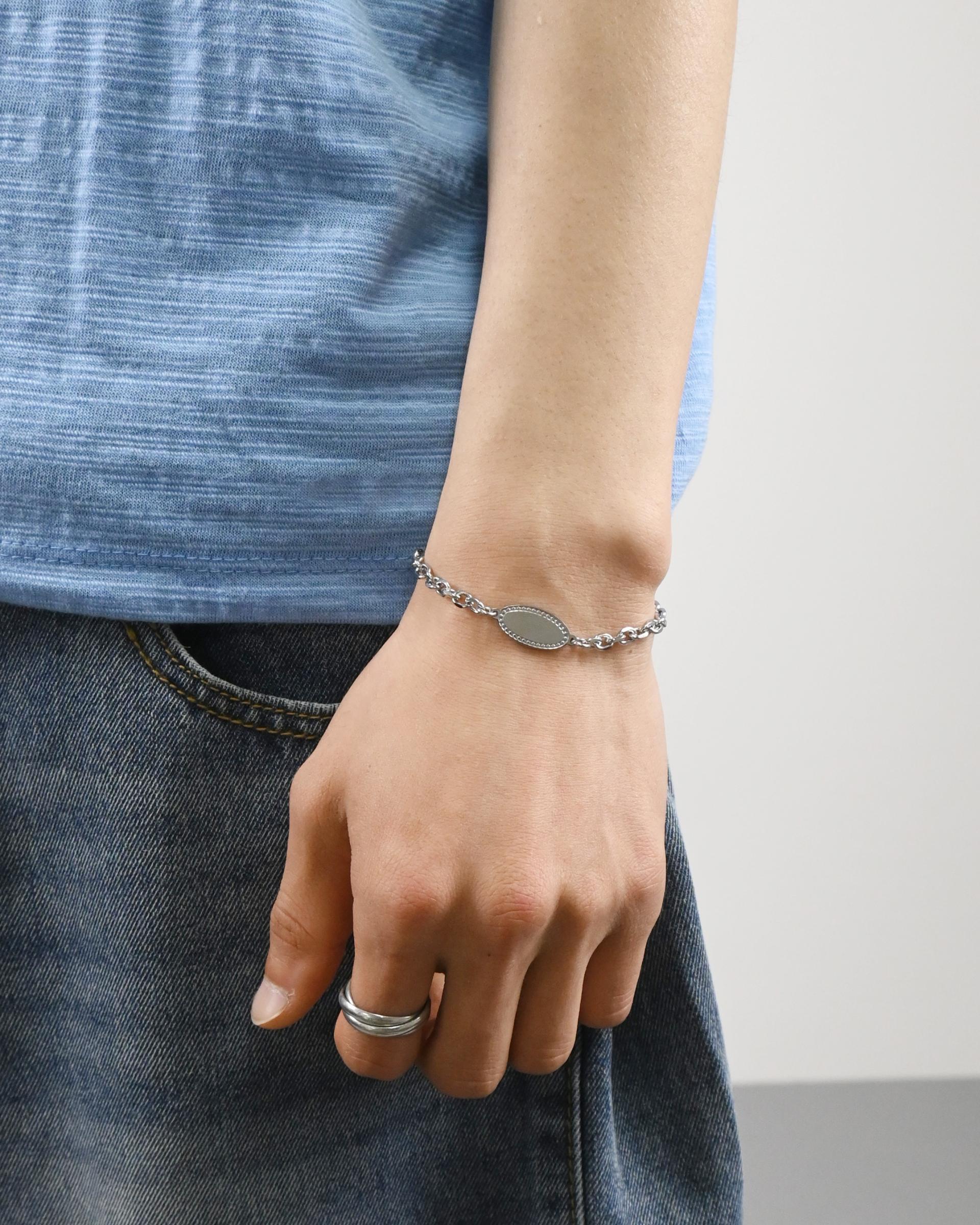 an oval chain bracelet
