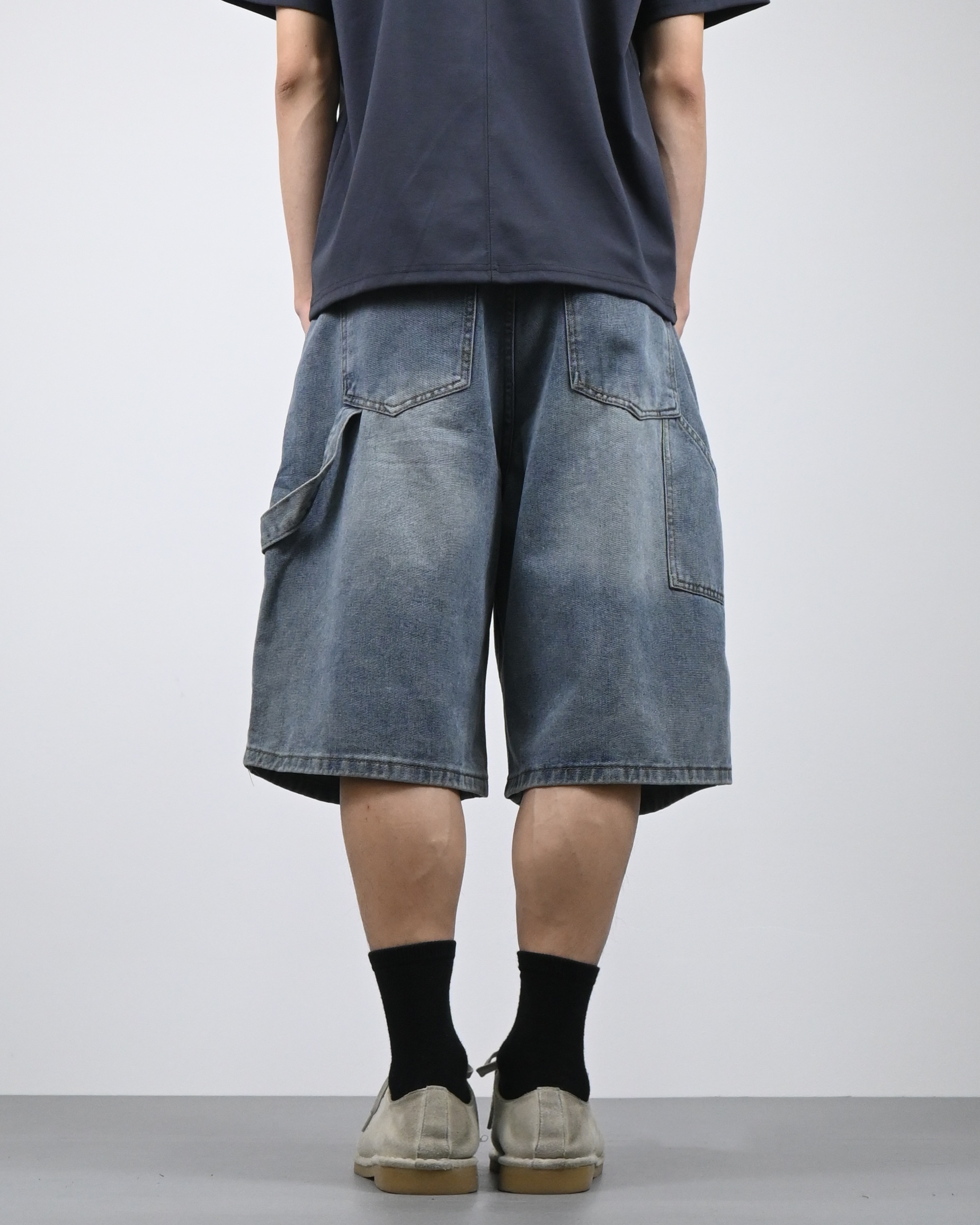 one tuck carpenter bermuda denim pants