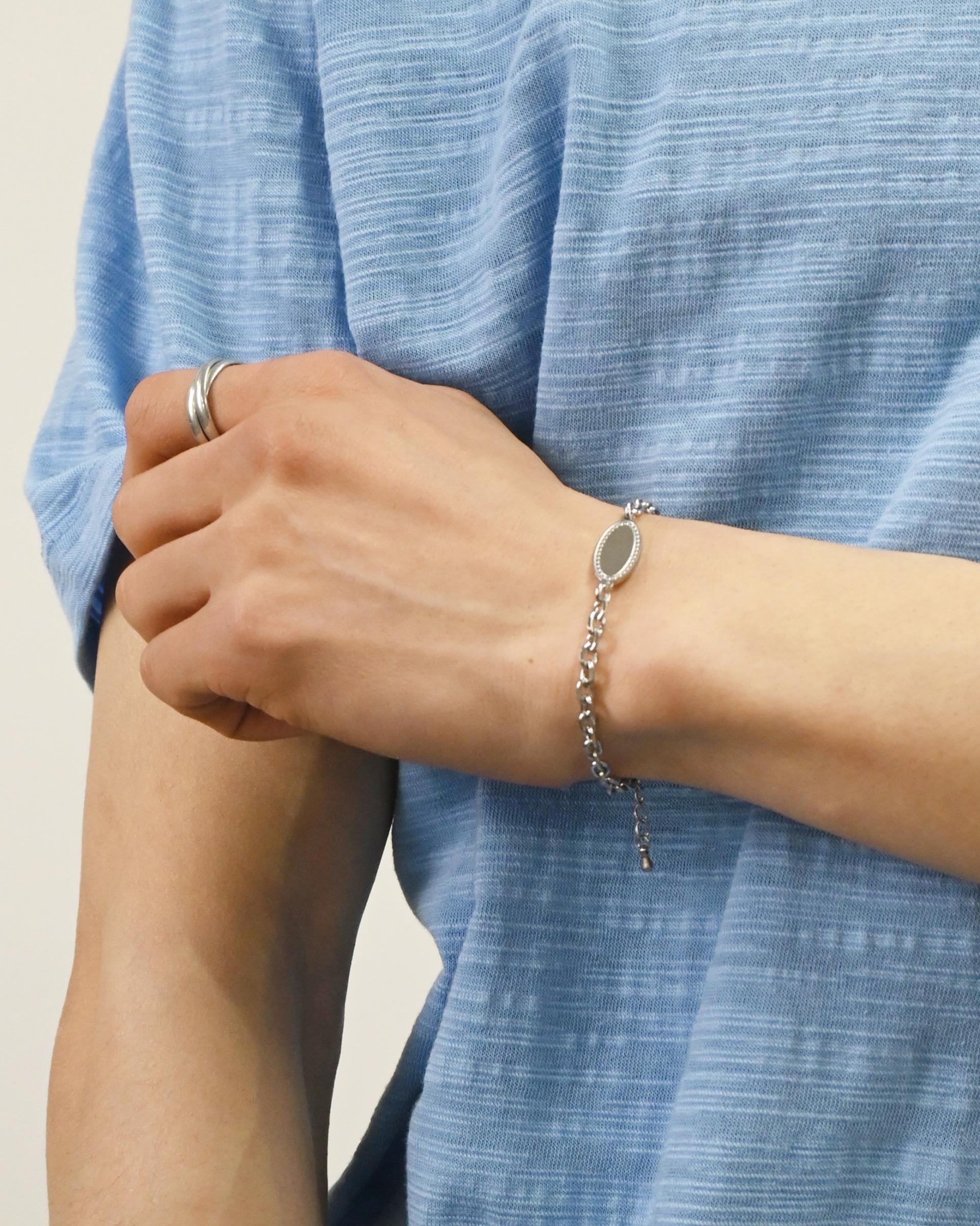an oval chain bracelet