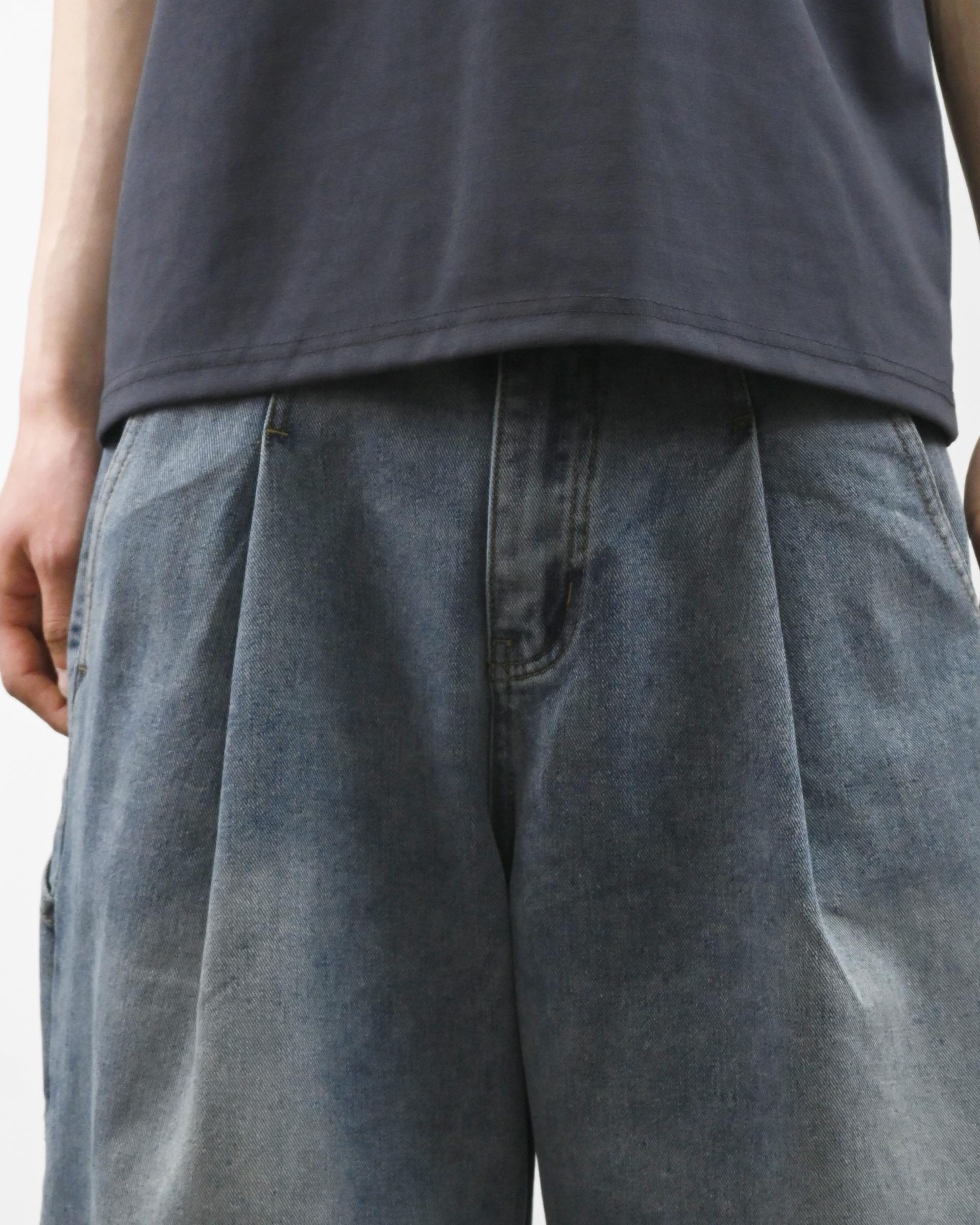 one tuck carpenter bermuda denim pants
