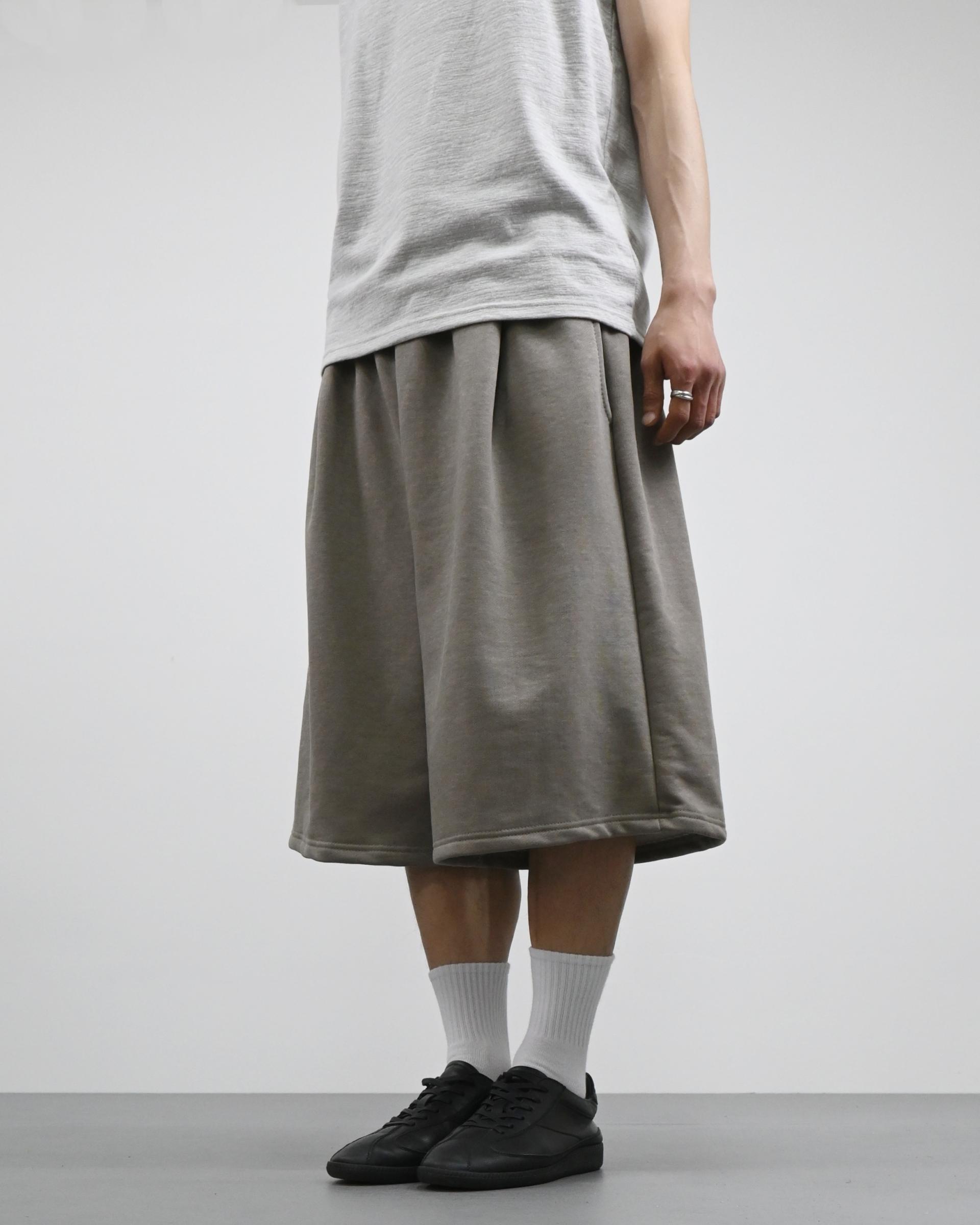 one tuck pigment bermuda sweatpants