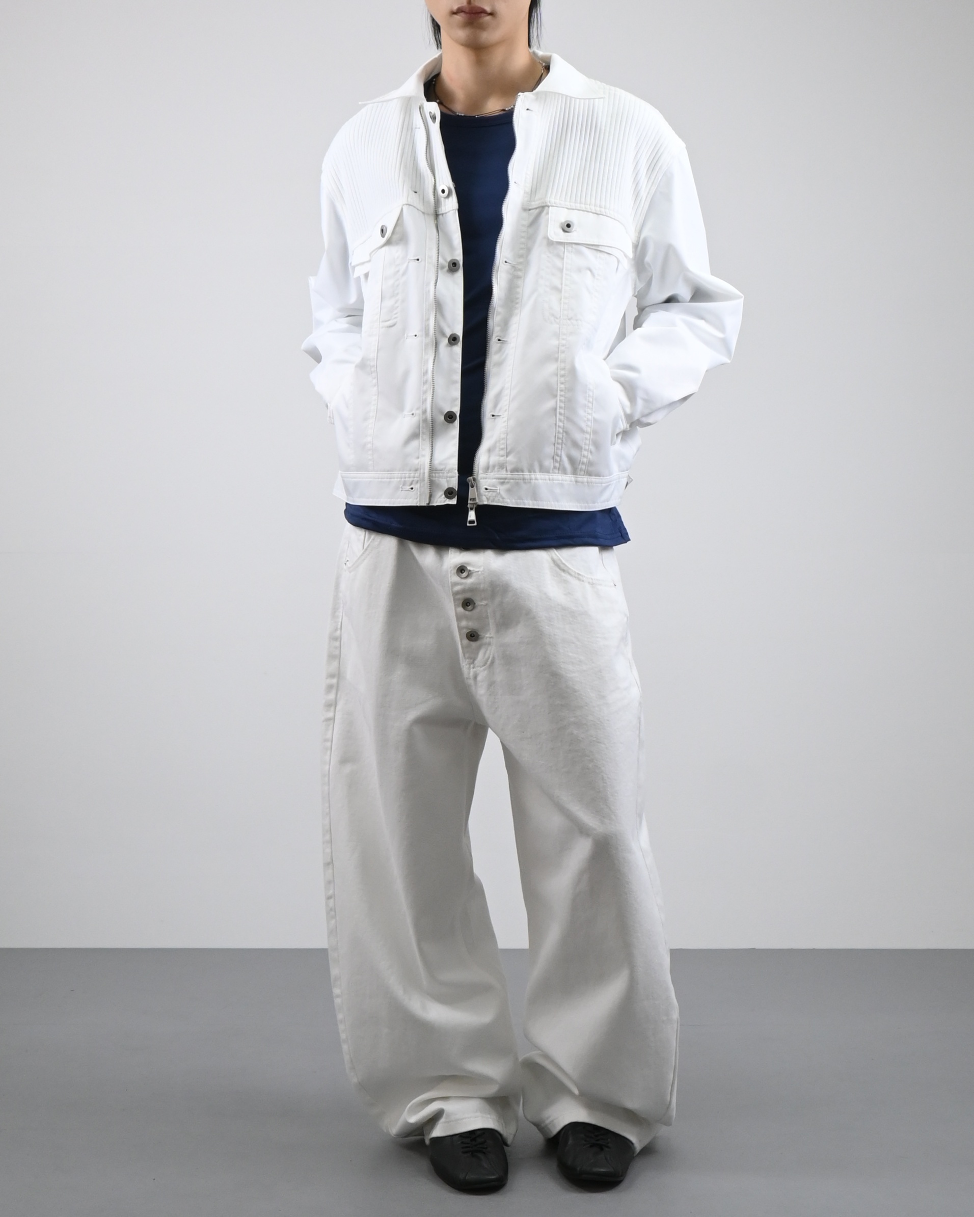 button curved cotton trousers