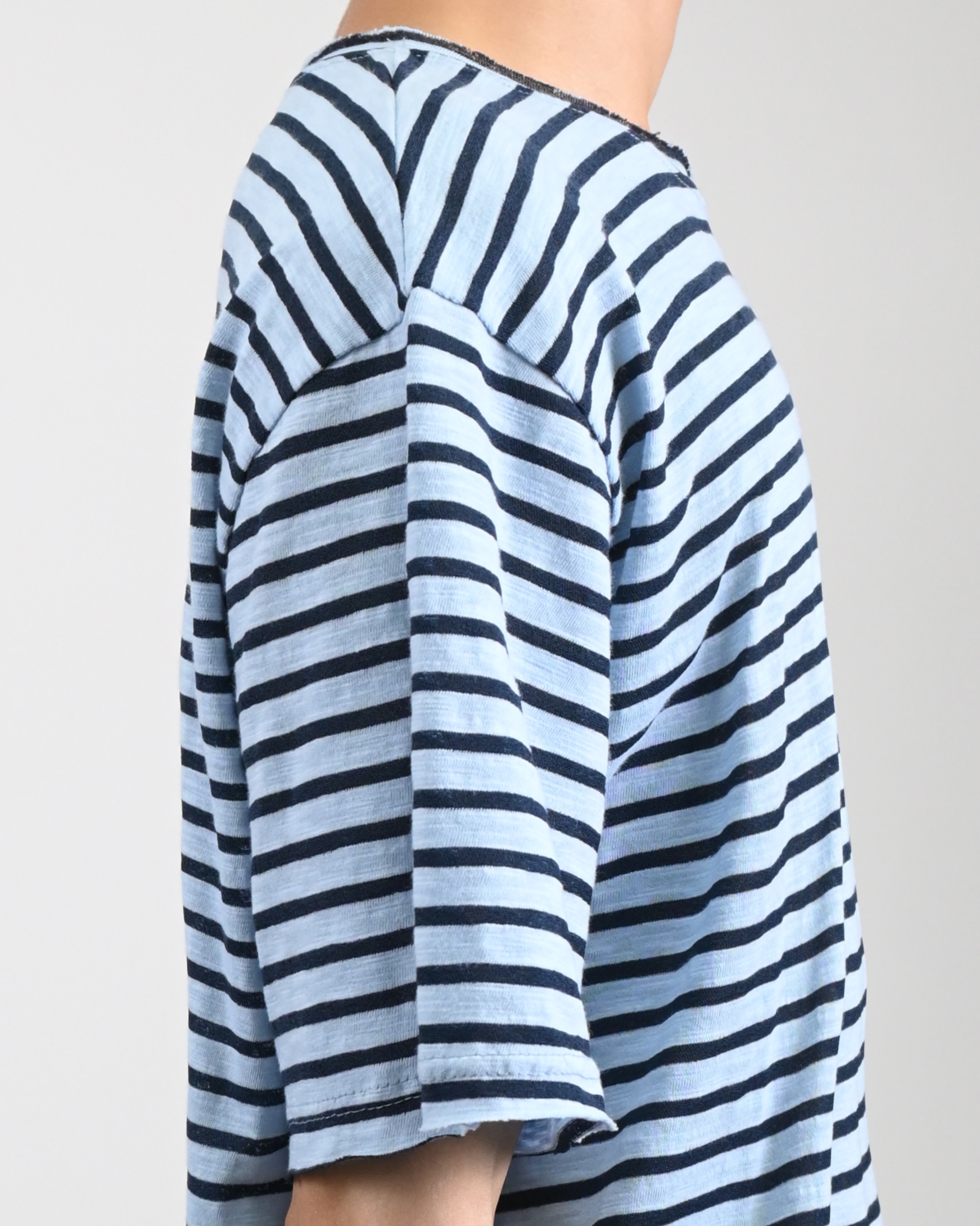cutting stripe half t-shirt