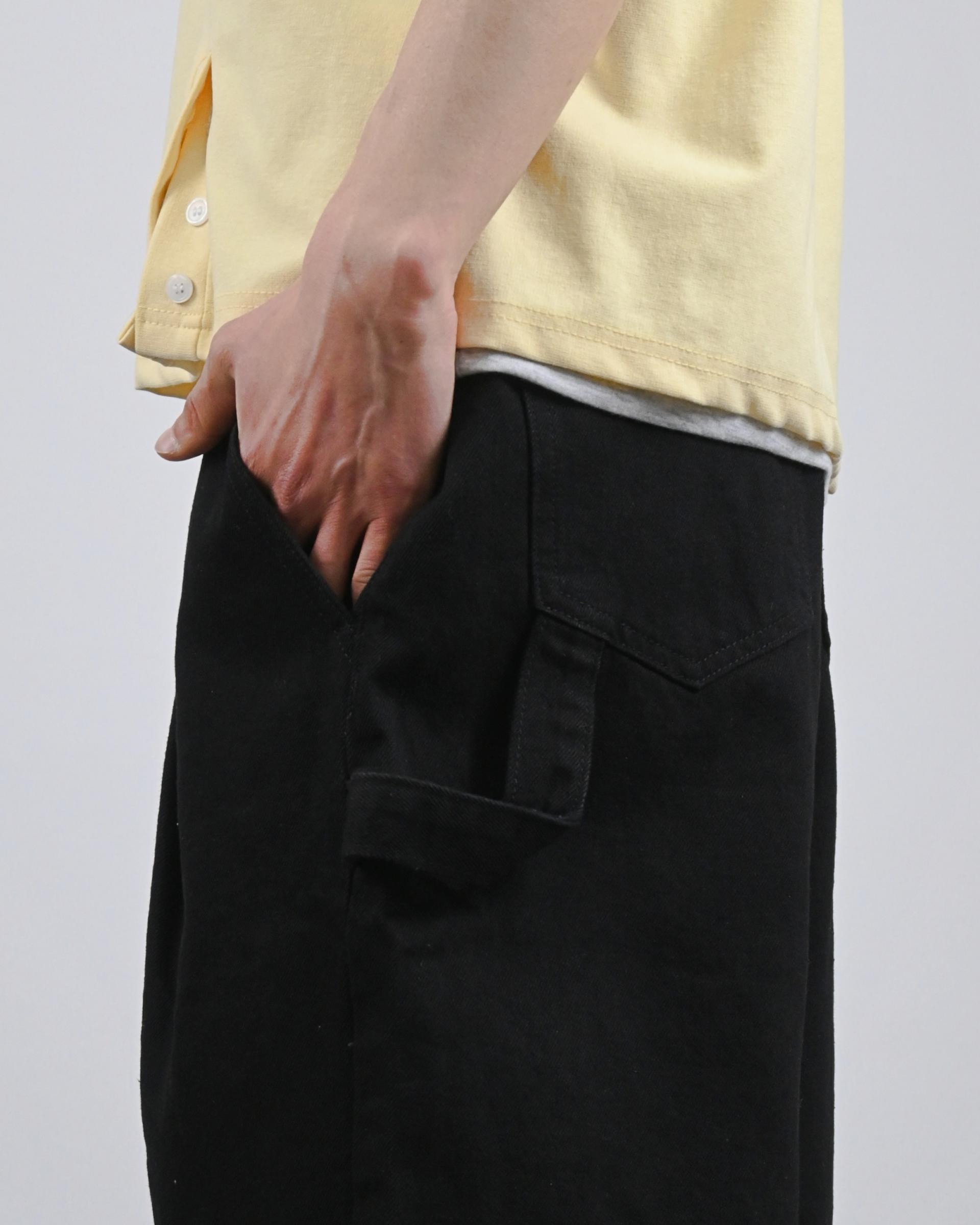 one tuck carpenter bermuda denim pants