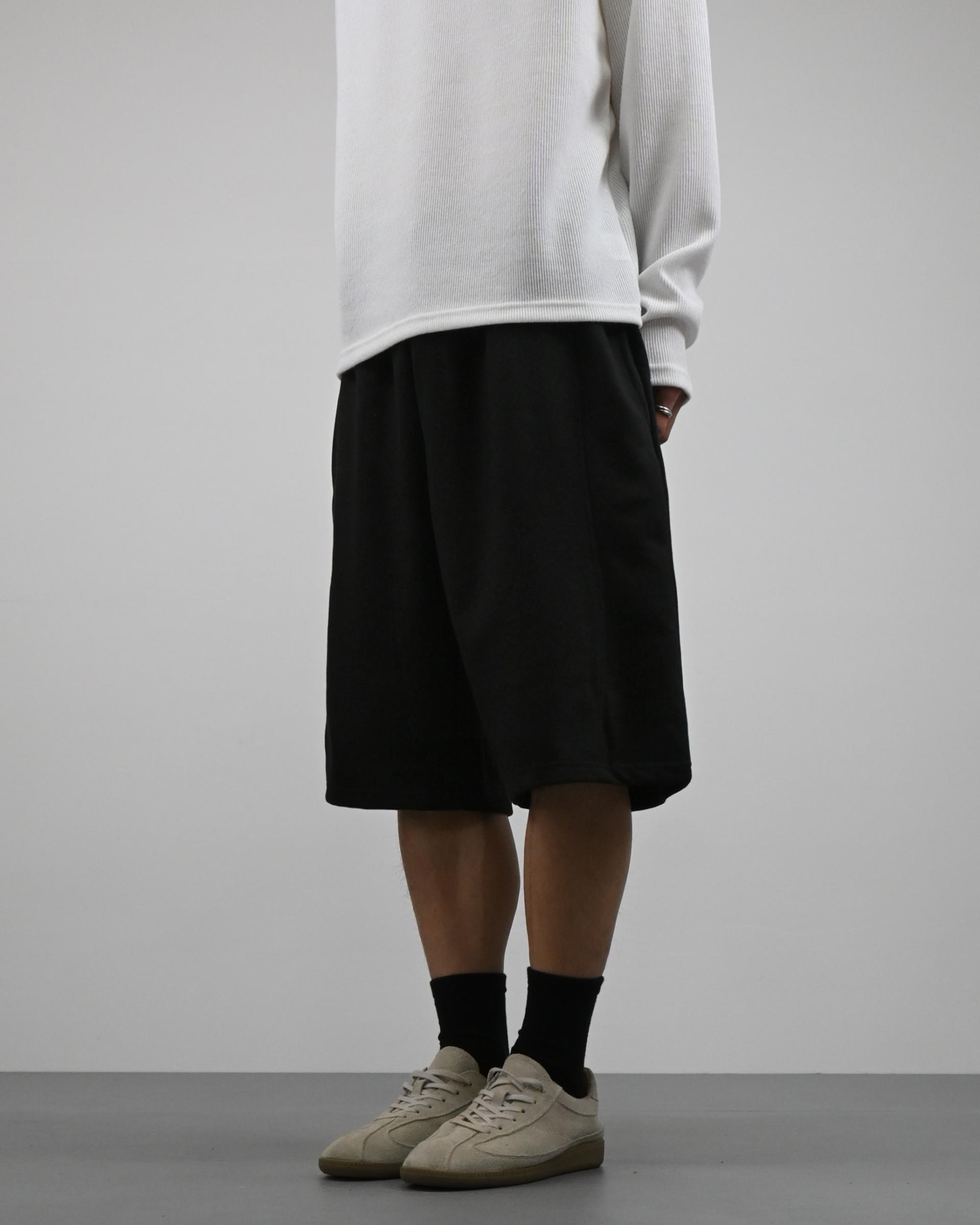 line bermuda sweatpants
