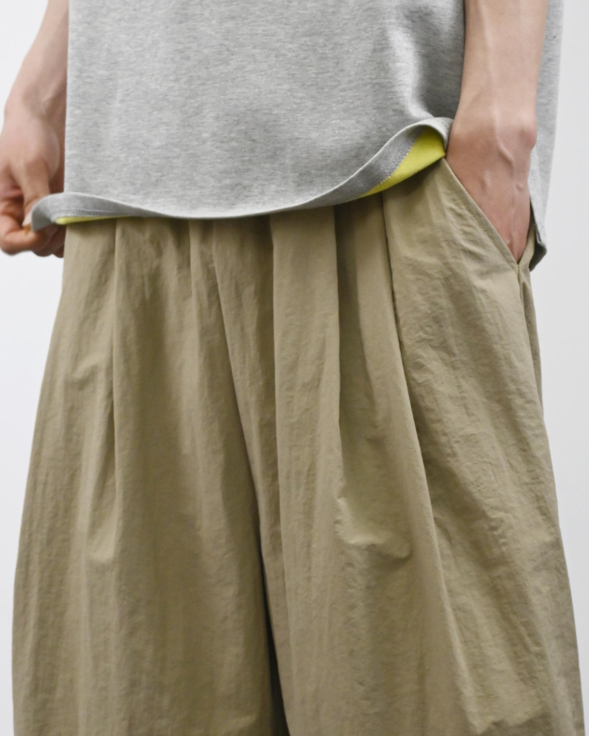 two tuck nylon snap bermuda pants