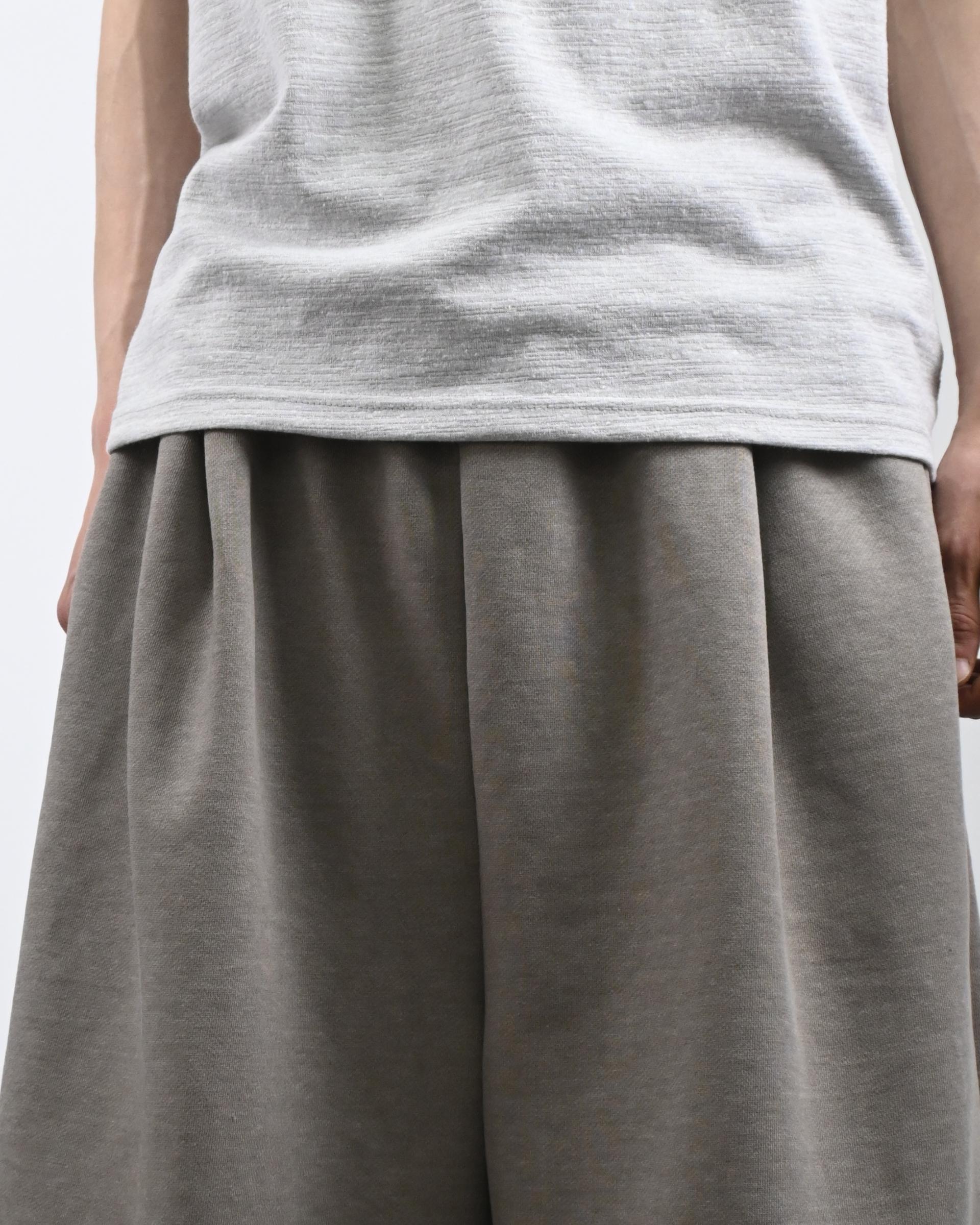 one tuck pigment bermuda sweatpants