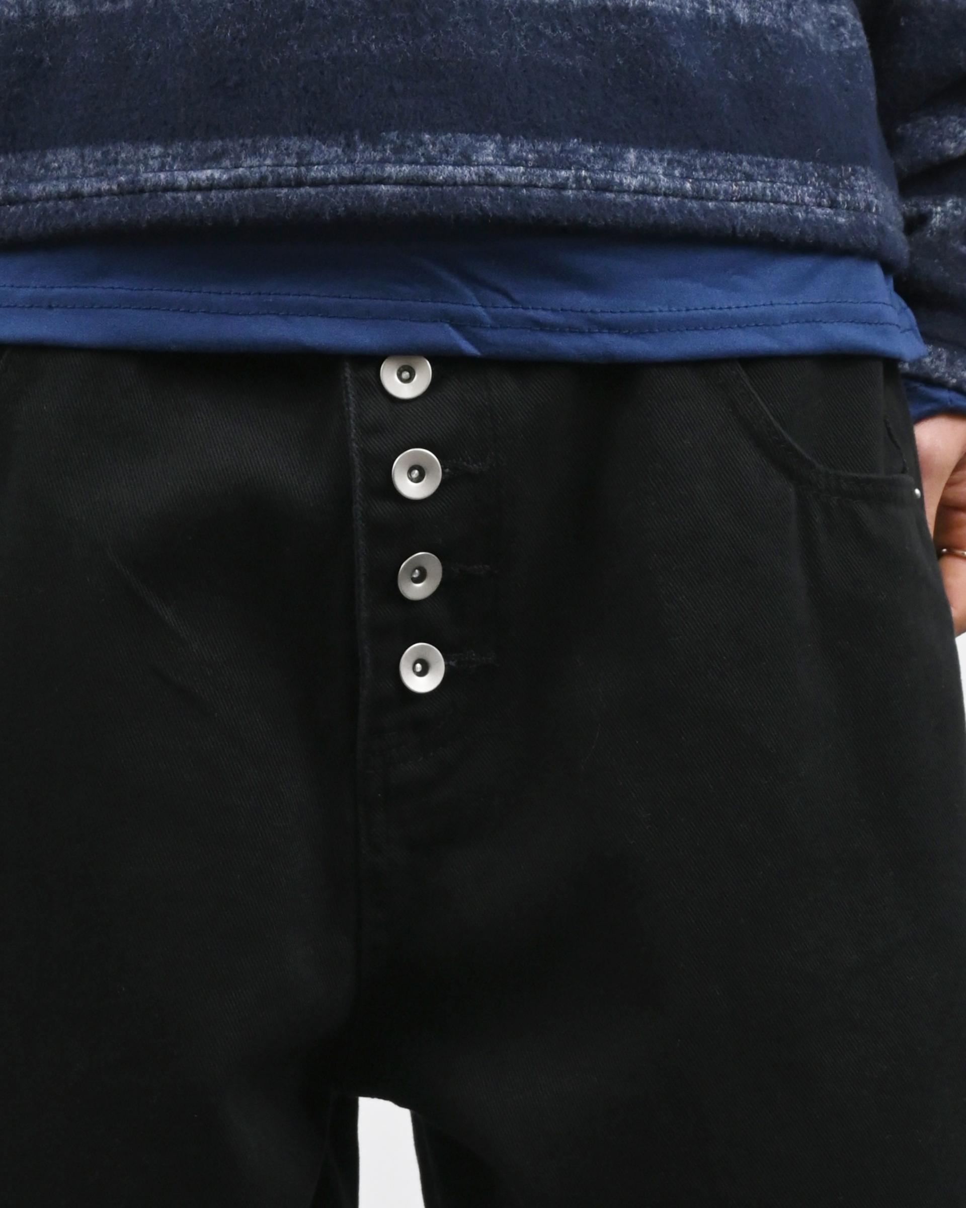 button curved cotton trousers