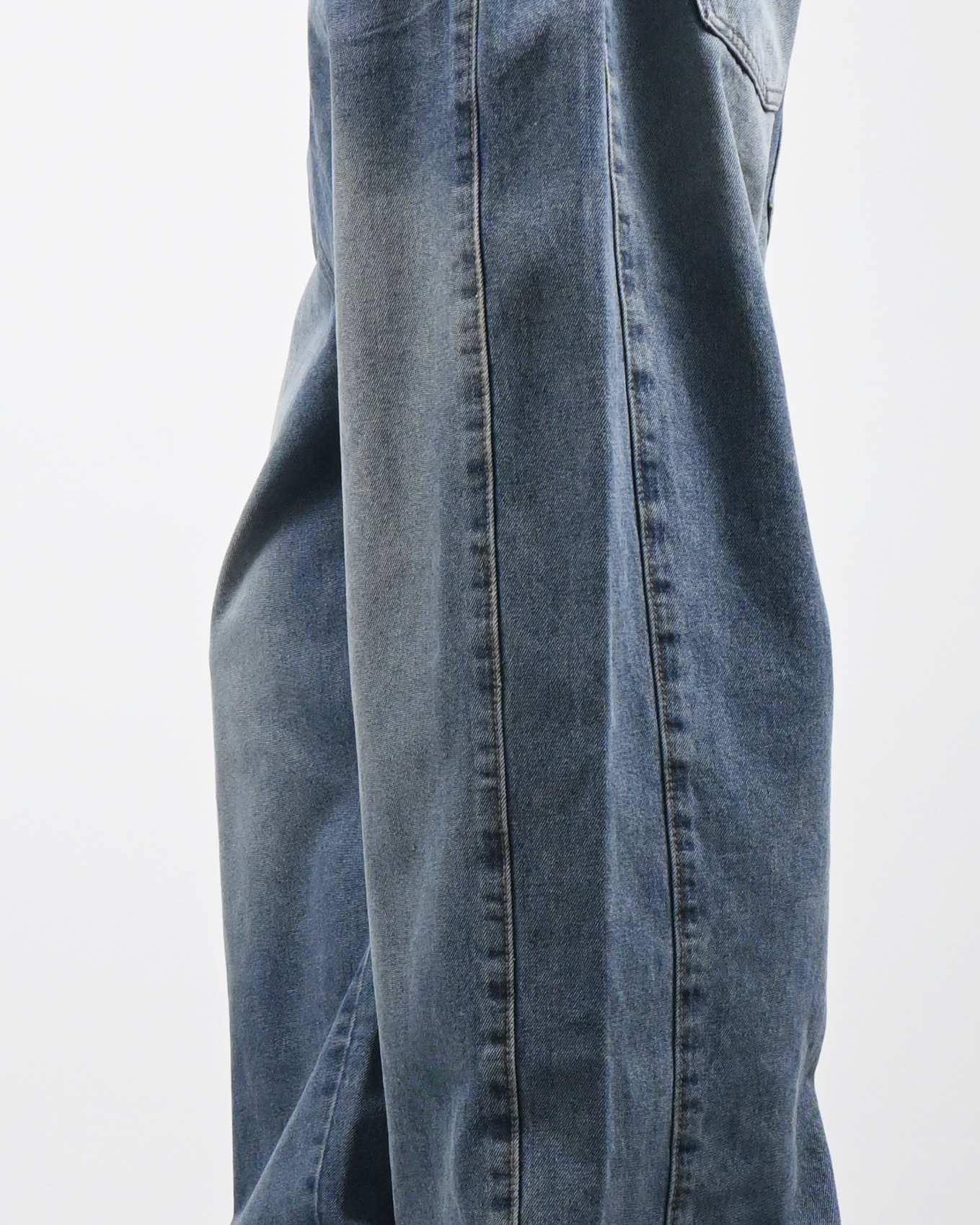 side slit curved denim pants