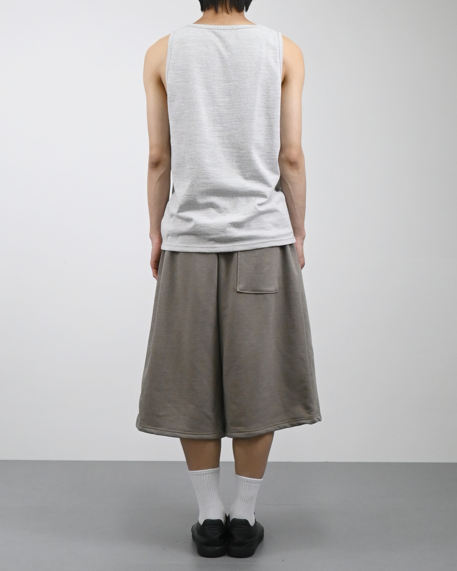 one tuck pigment bermuda sweatpants