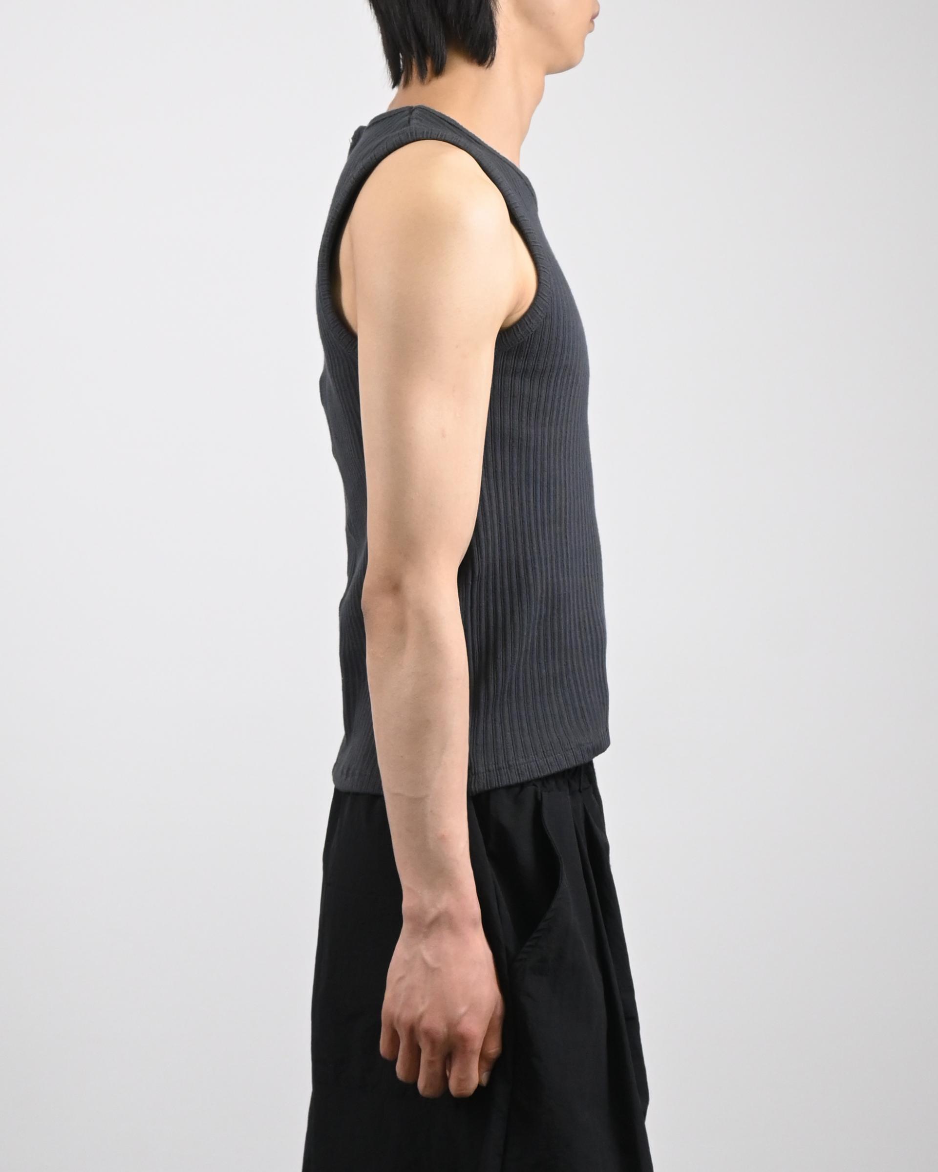 back incision ribbed vest