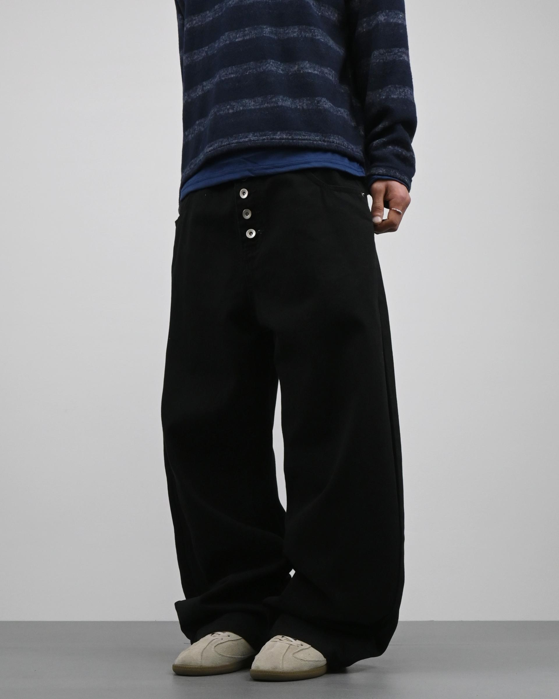 button curved cotton trousers