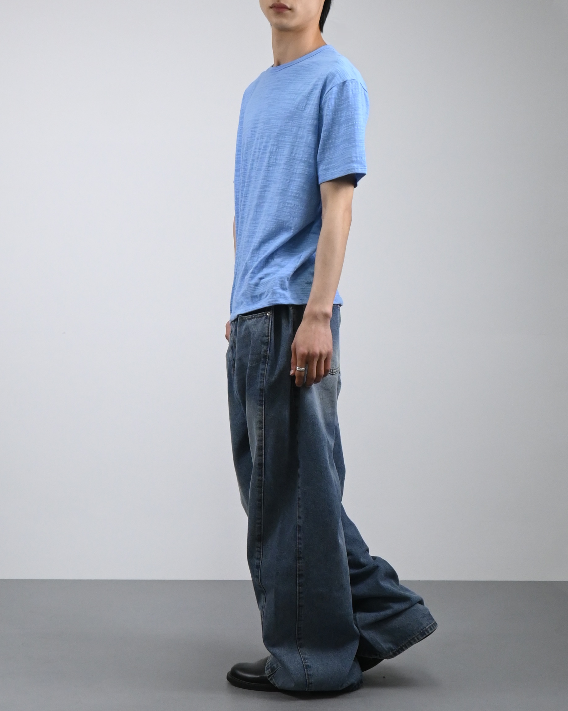 side slit curved denim pants