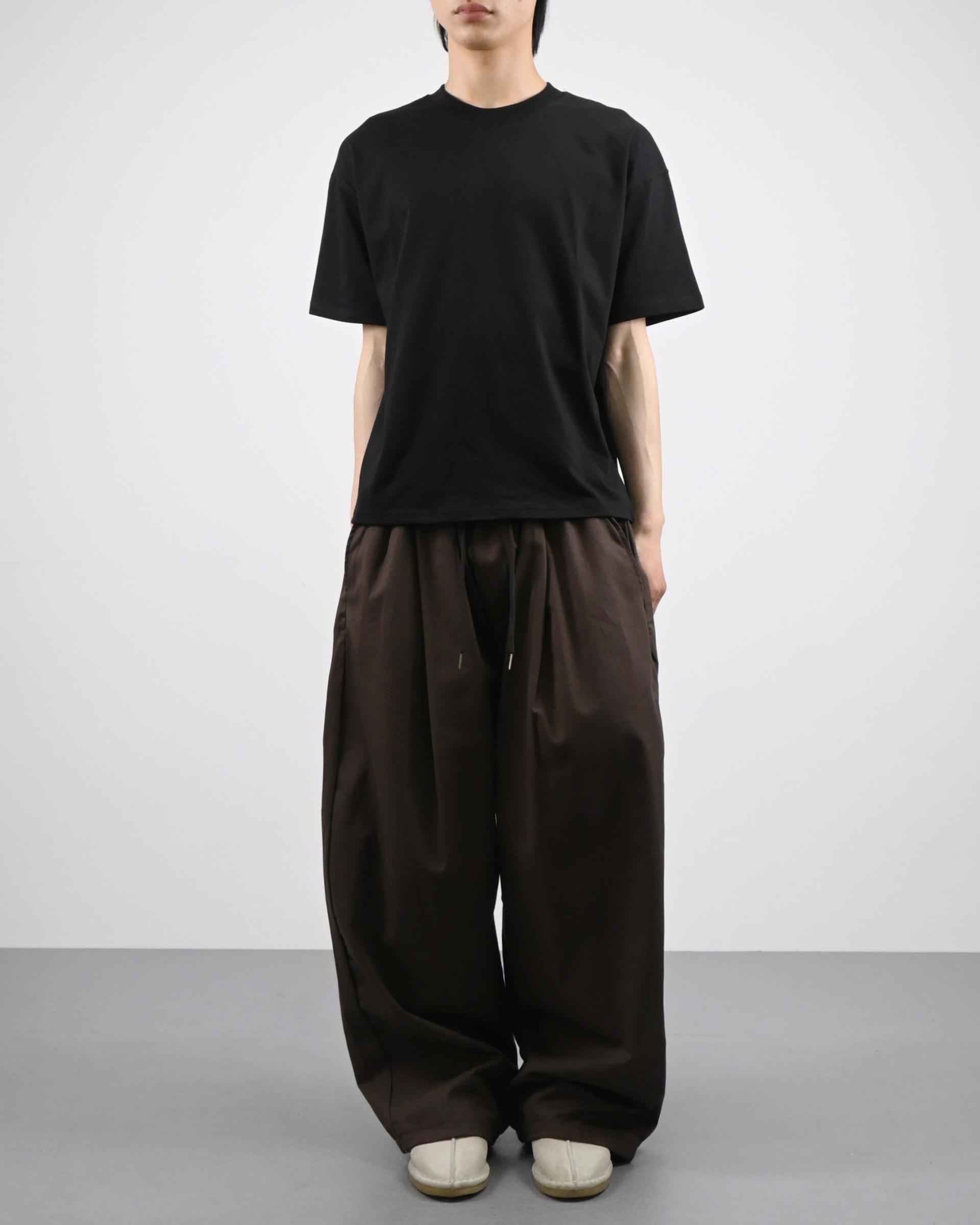 sturdy crop half-t-shirt