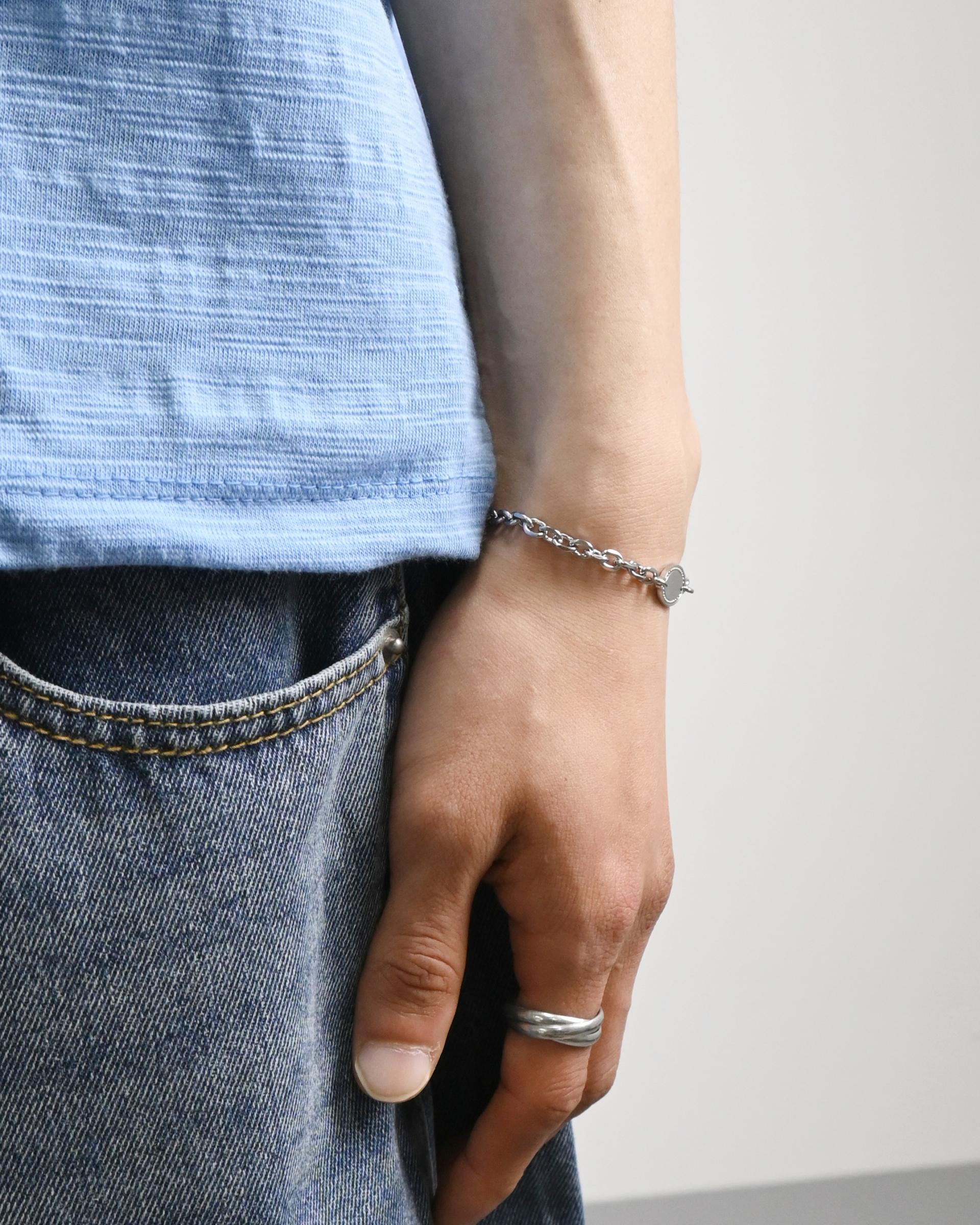an oval chain bracelet