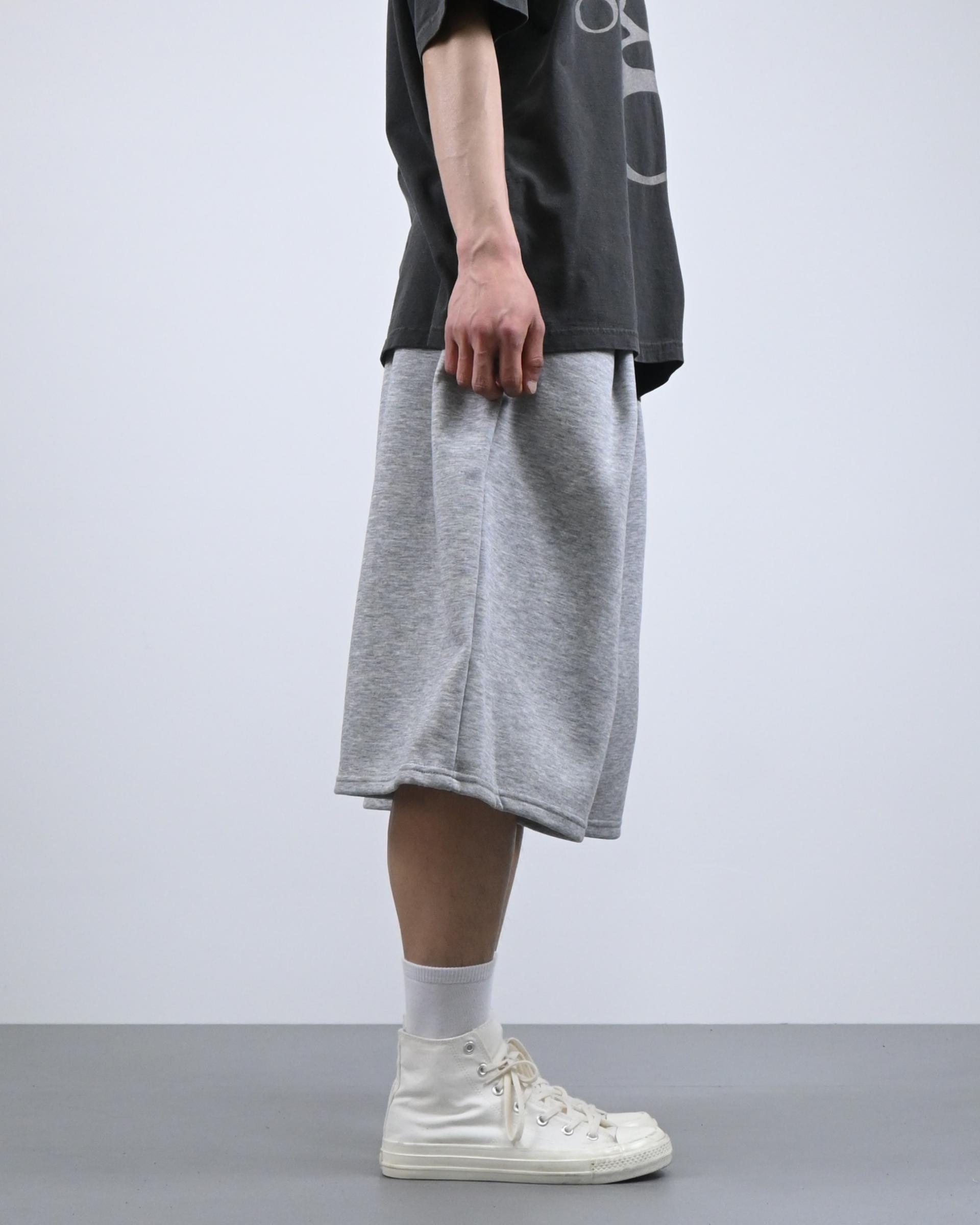 two tuck bermuda sweatpants