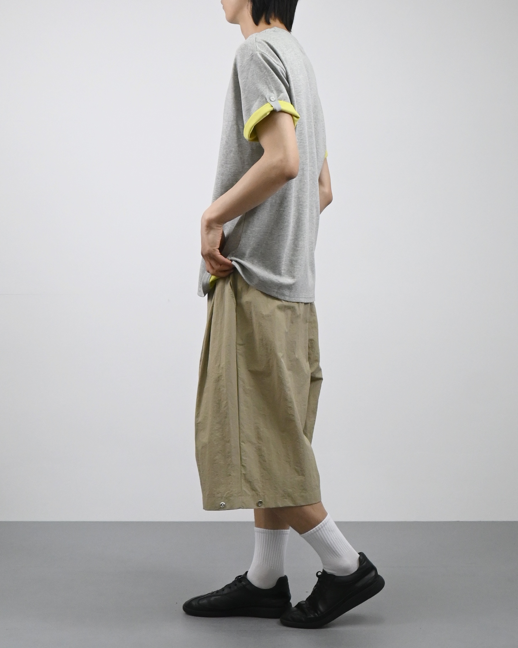 two tuck nylon snap bermuda pants