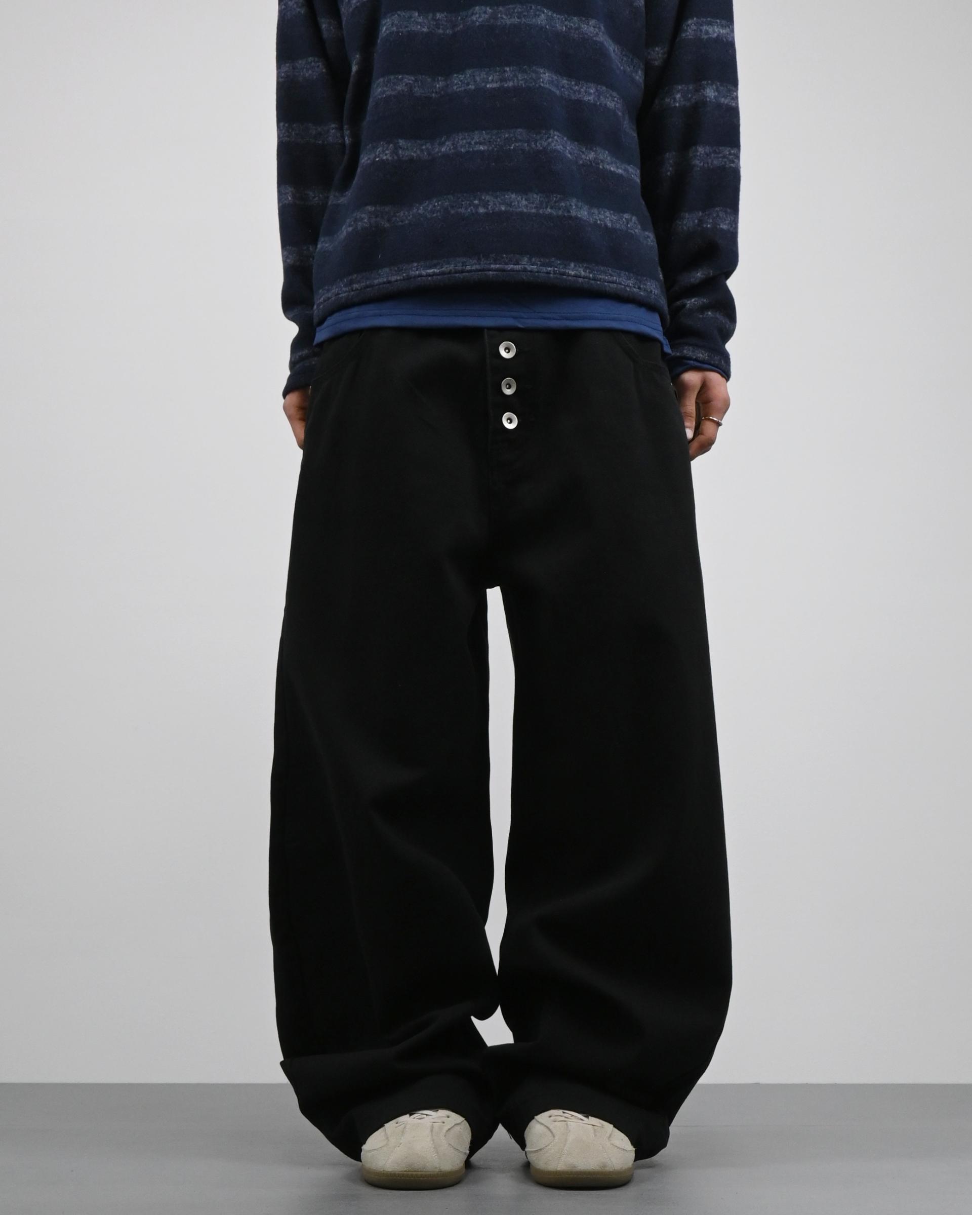 button curved cotton trousers