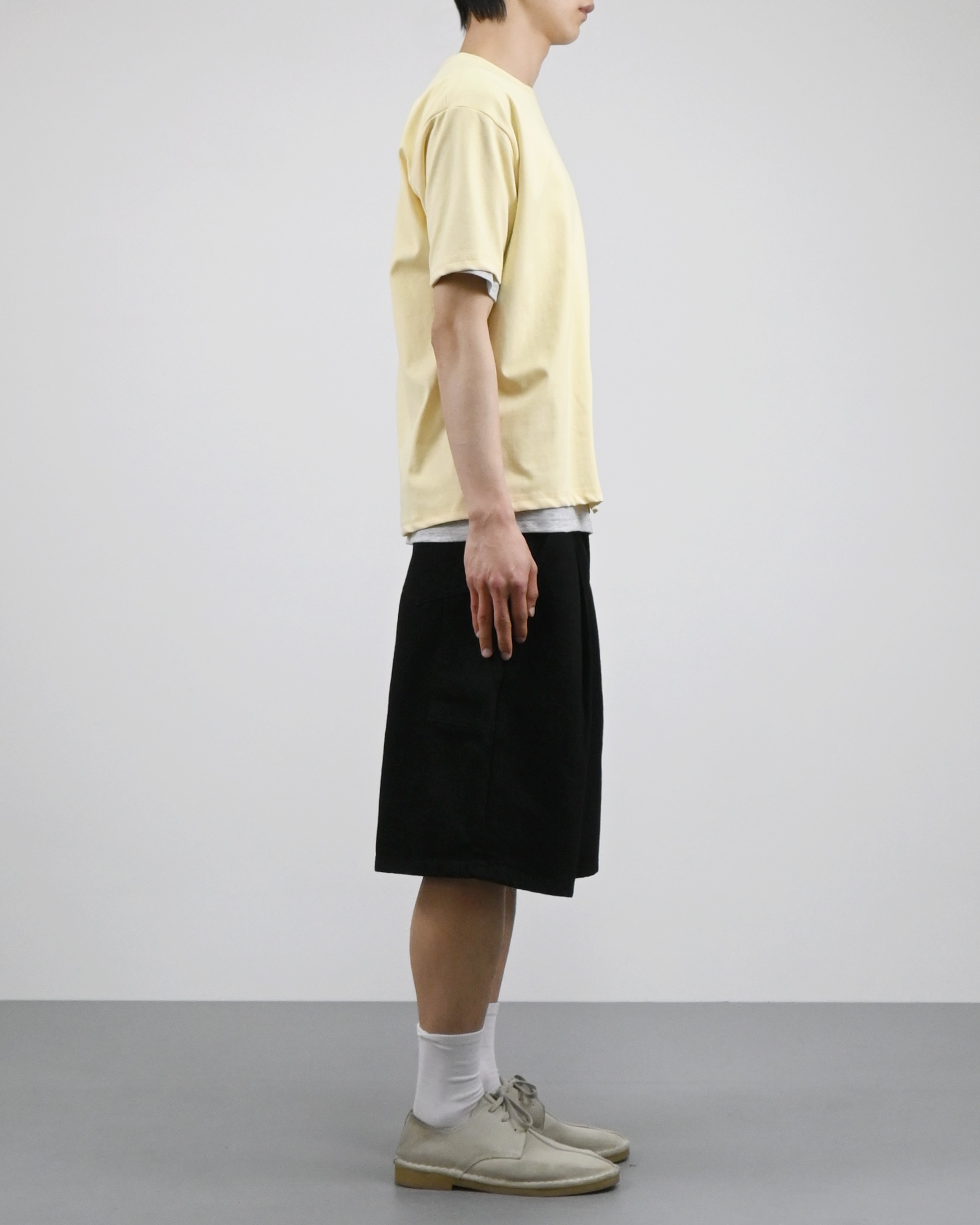 one tuck carpenter bermuda denim pants