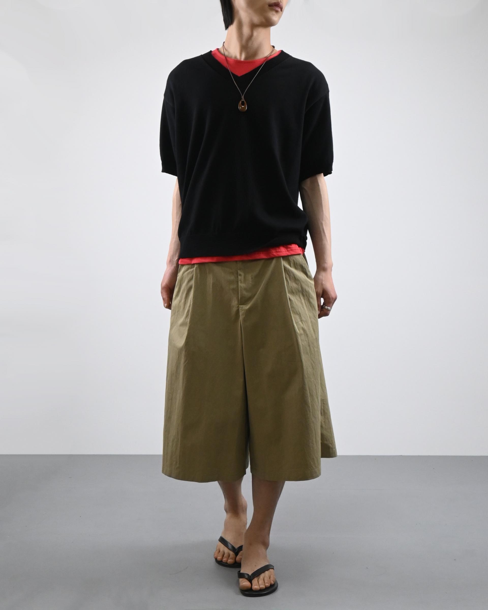 one tuck bermuda slacks