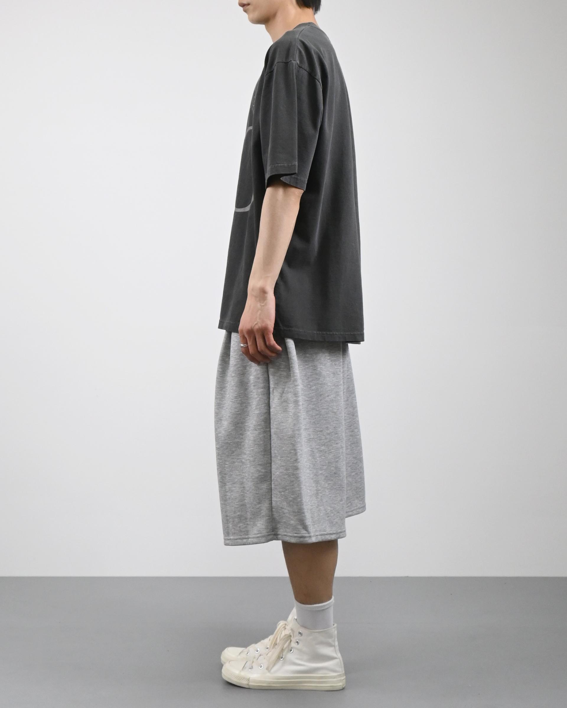 two tuck bermuda sweatpants
