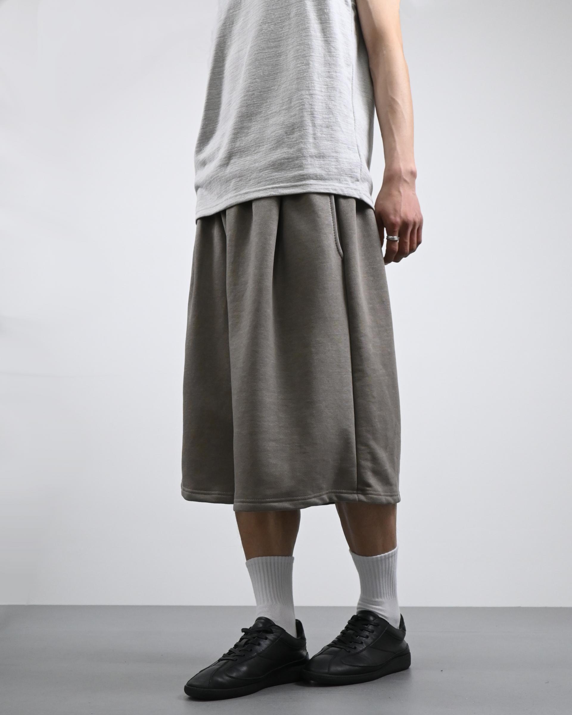 one tuck pigment bermuda sweatpants