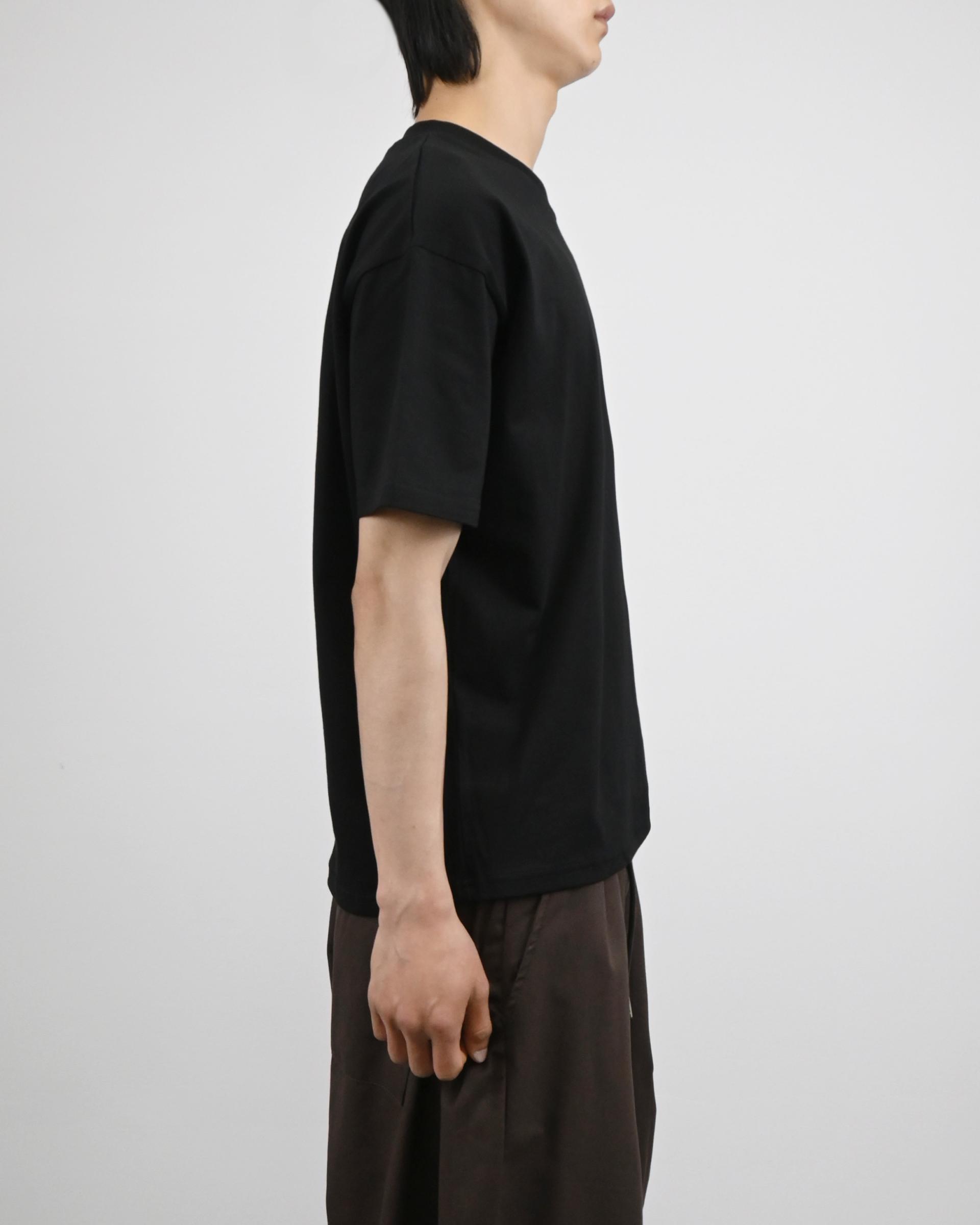sturdy crop half-t-shirt