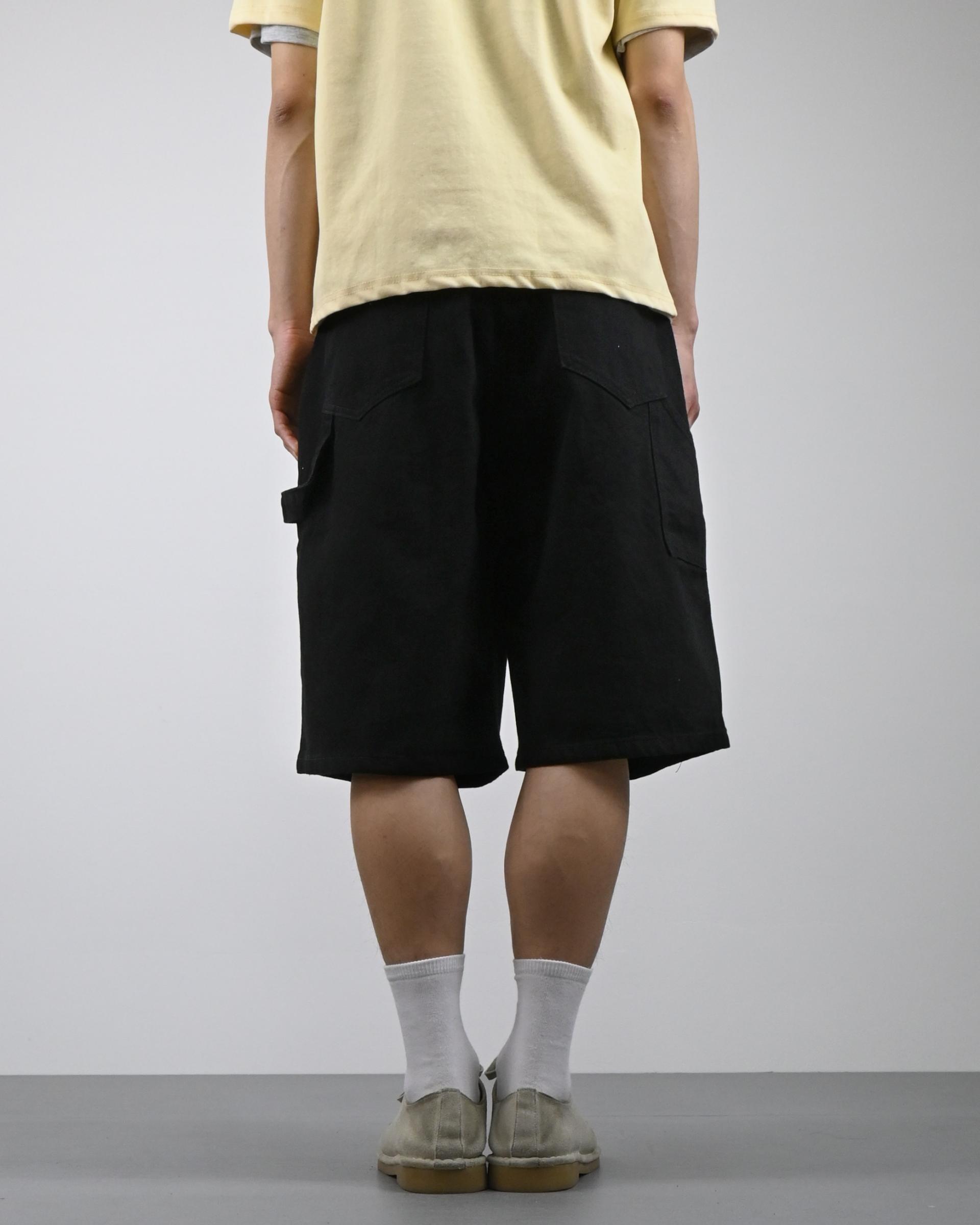 one tuck carpenter bermuda denim pants