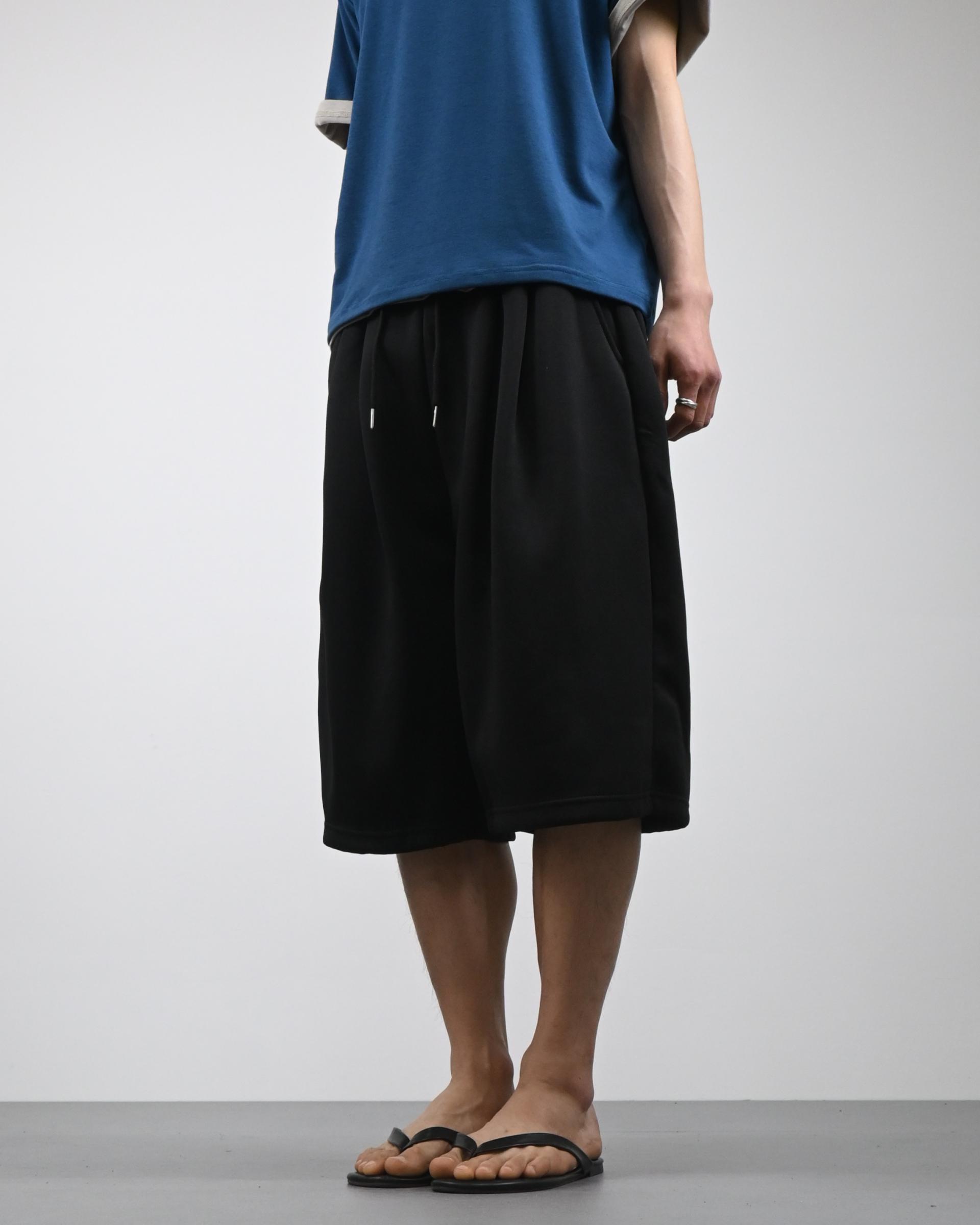 two tuck bermuda sweatpants