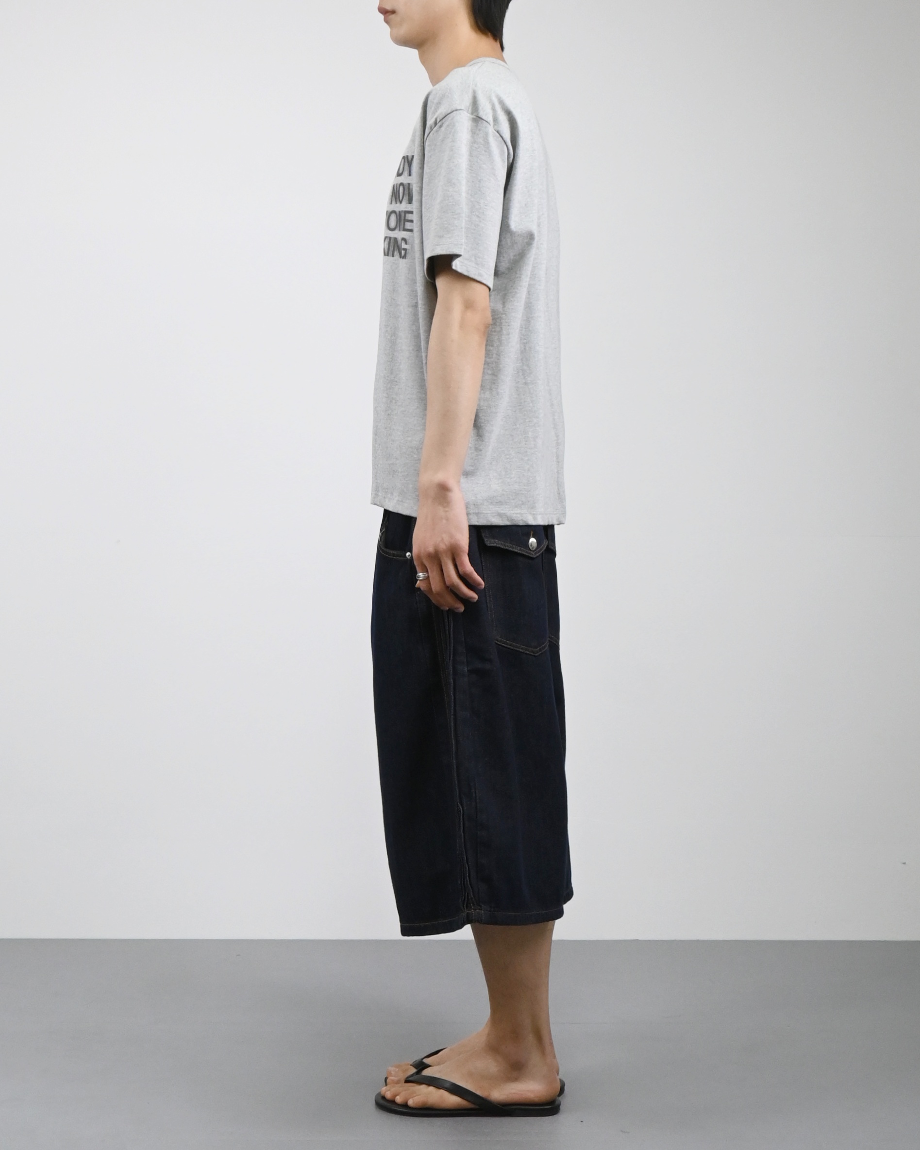 blur lettering half t-shirt