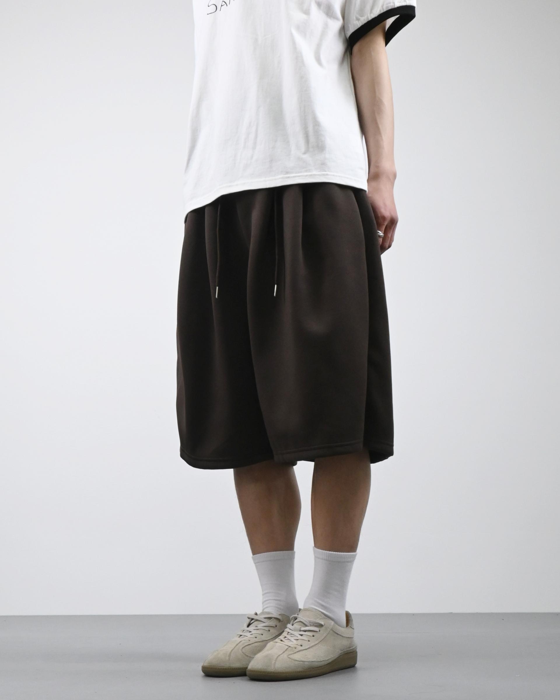 two tuck bermuda sweatpants