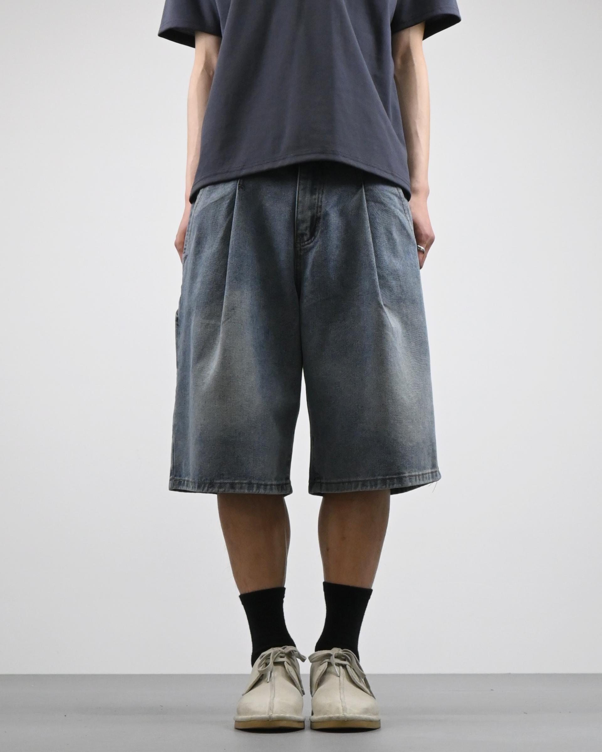 one tuck carpenter bermuda denim pants
